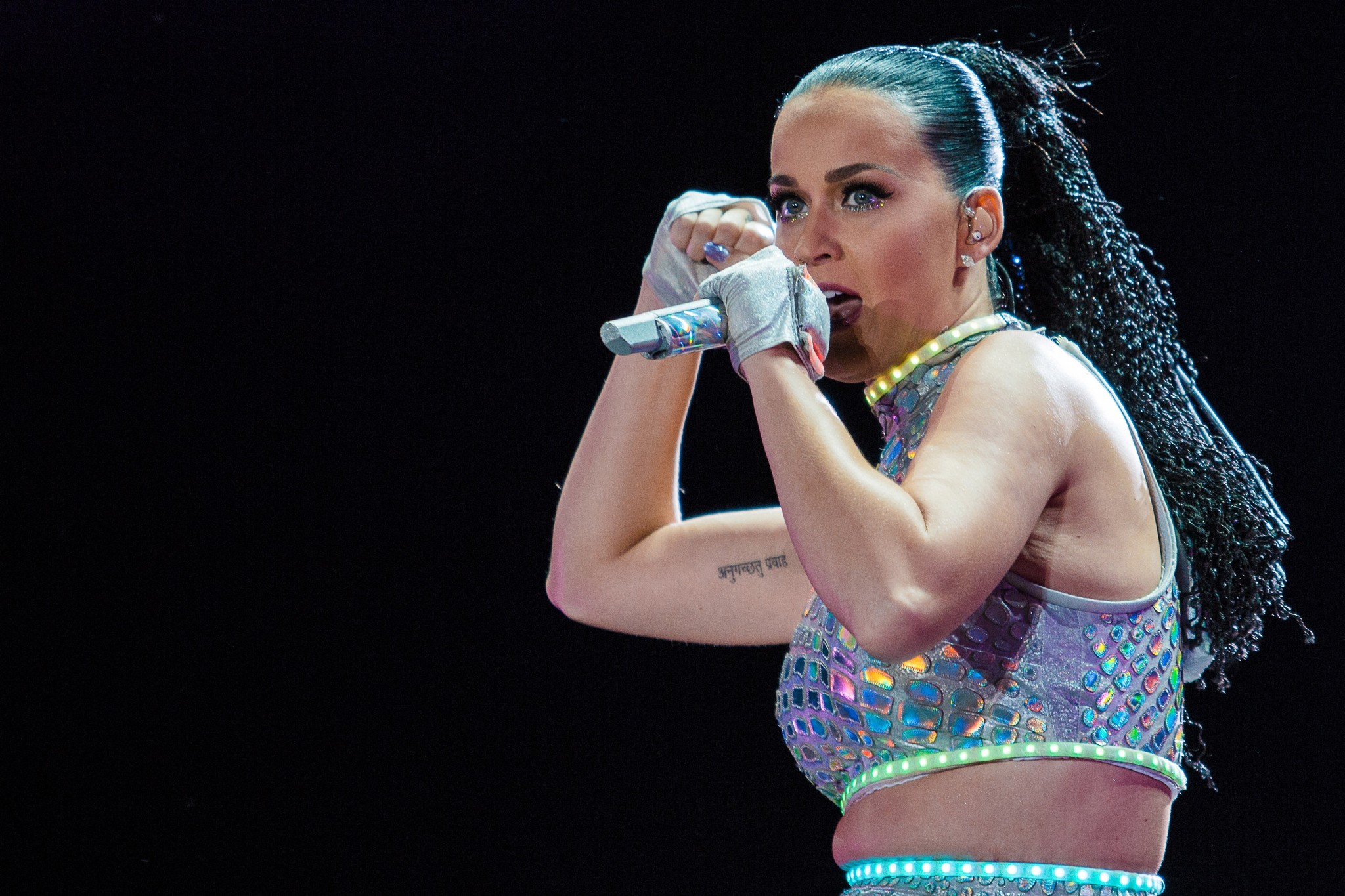 Katy Perry Women Black Hair Stage Shots Ponytail 2048x1365