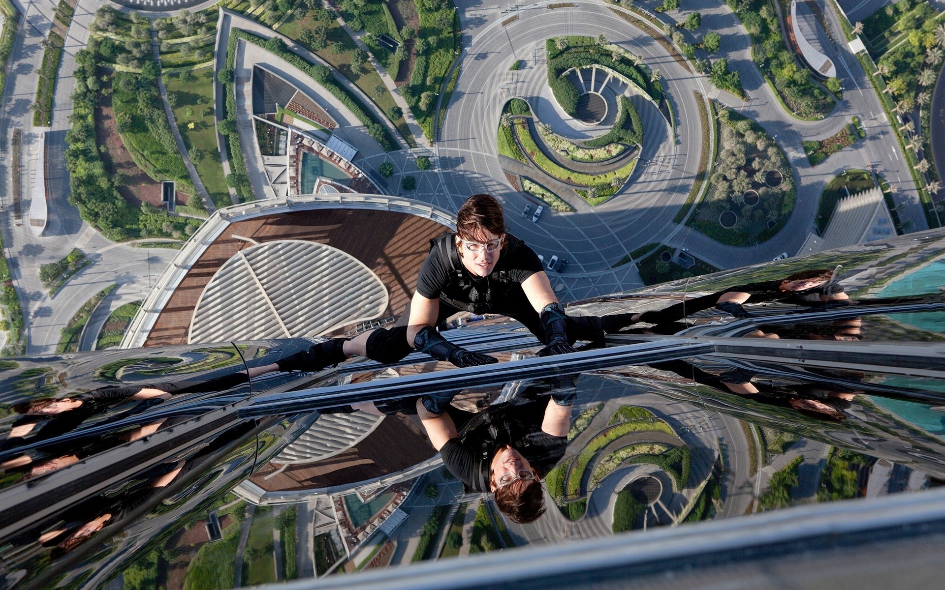 Mission Impossible Ghost Protocol Tom Cruise Climbing Heights Tom Cruise Movies Mission Impossible G 1920x1200