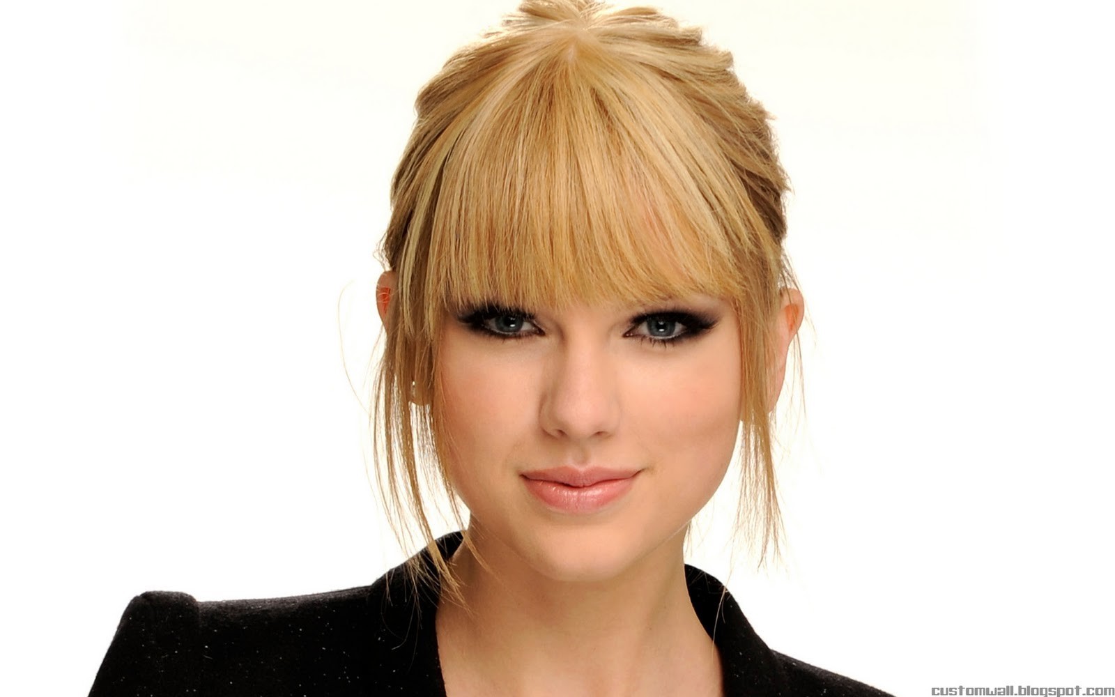 Women Taylor Swift Singer Blonde Smiling Looking At Viewer Face Smoky Eyes 1600x1000