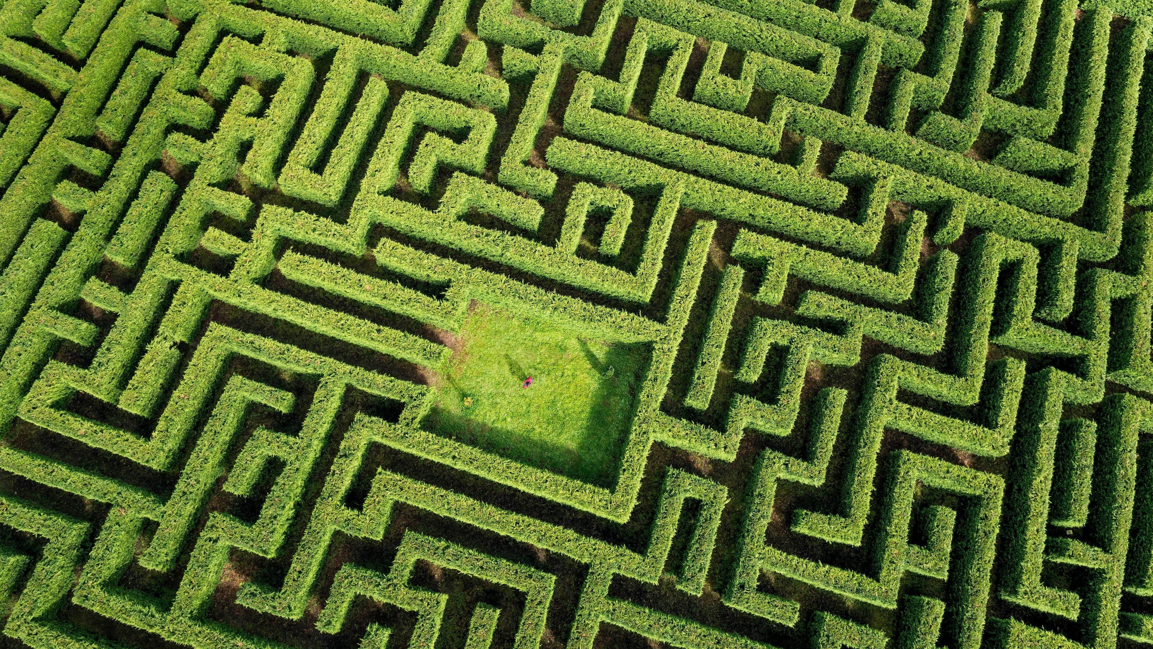 Aerial View Labyrinth Maze 3840x2160