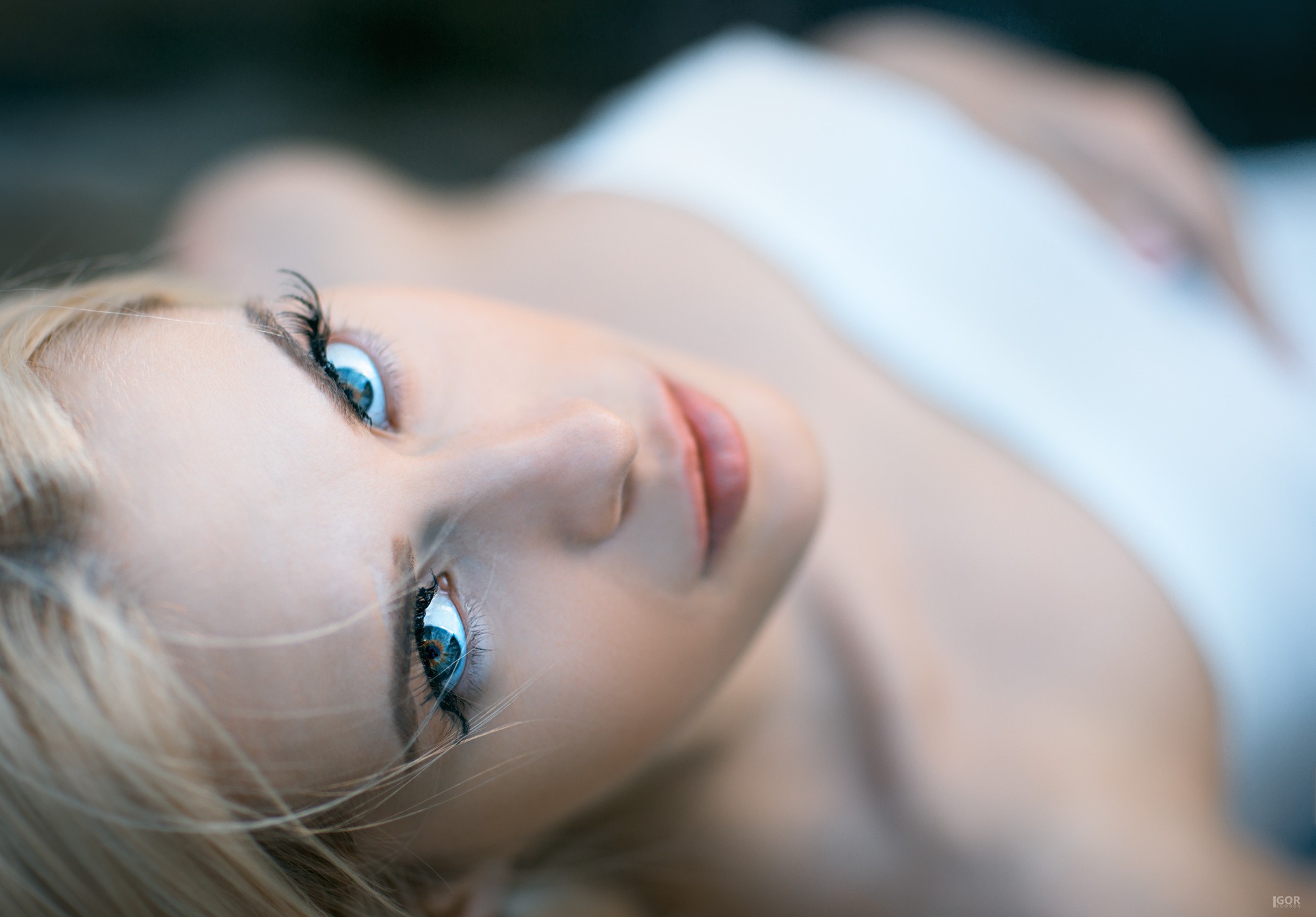 Igor Egorov Women Model Eyes Blue Eyes Depth Of Field Bare Shoulders Looking At Viewer Blonde Face 2000x1393