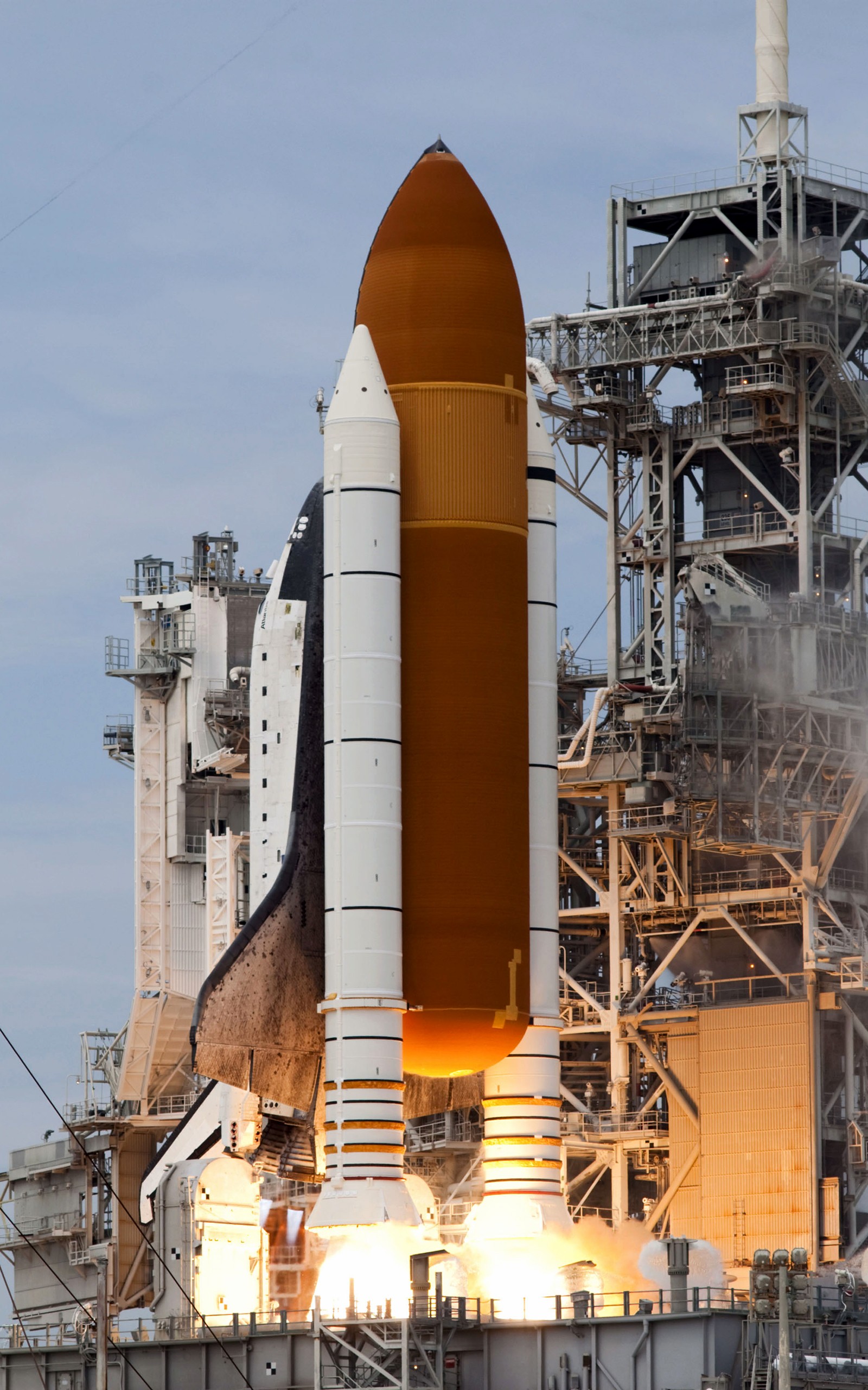 Space Shuttle Atlantis NASA Launch Pads Portrait Display 1600x2560