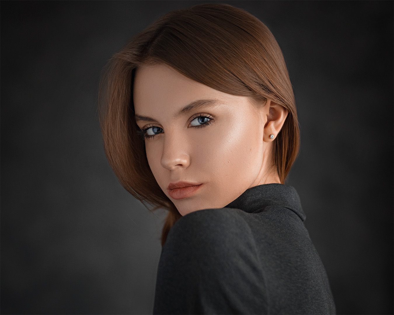 Evgeny Sibiraev Women Brunette Long Hair Straight Hair Blue Eyes Looking At Viewer Jewelry Earring B 1350x1080