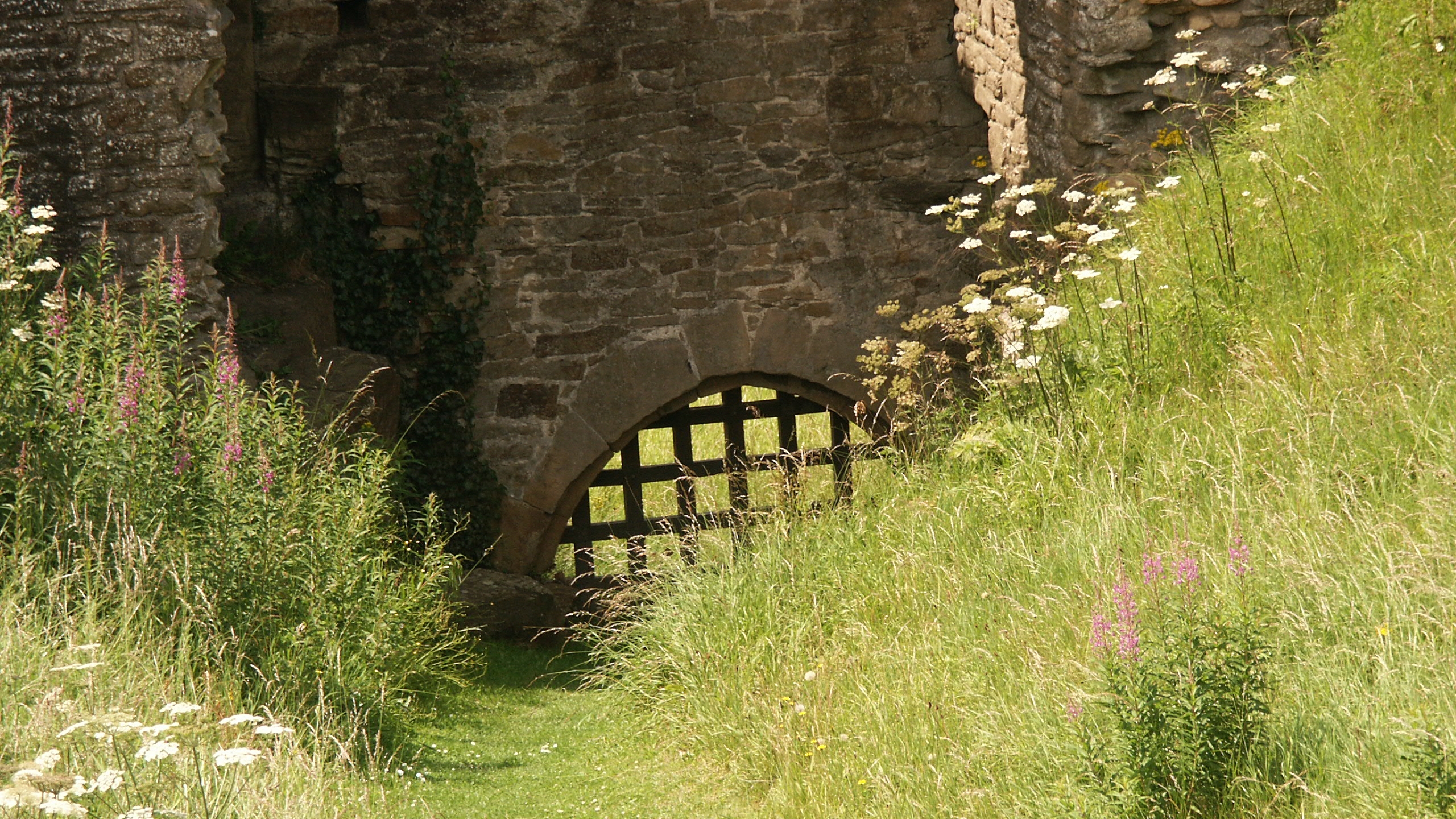 Man Made Barnard Castle 2560x1440