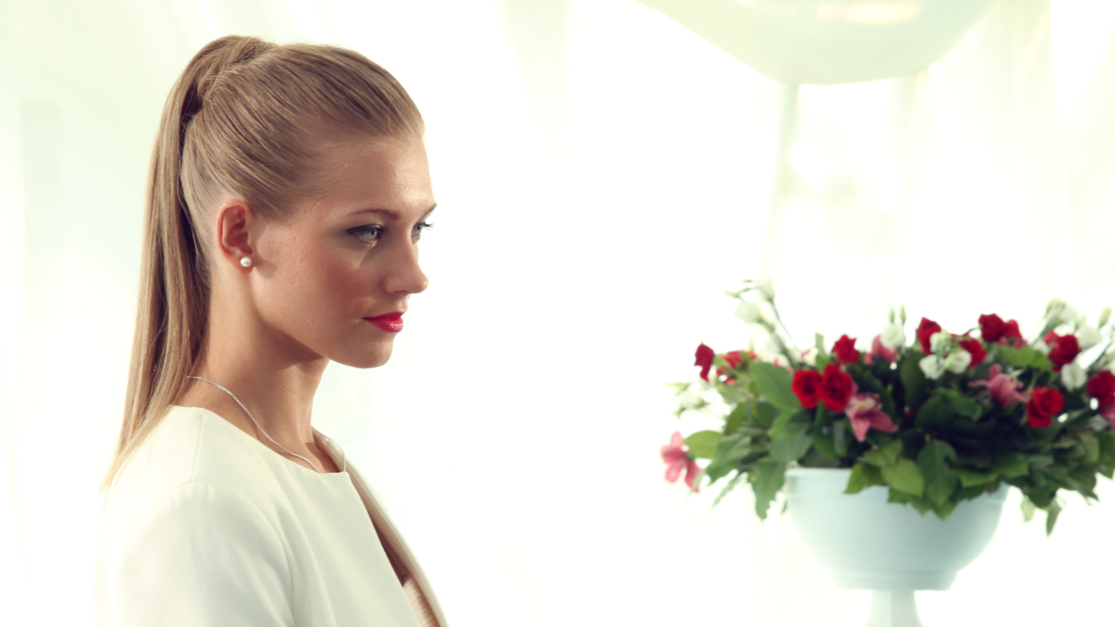 Actress Women Blonde Russian Women Ponytail Pearl Earrings Red Lipstick Profile Makeup Make Up Jacke 2222x1250
