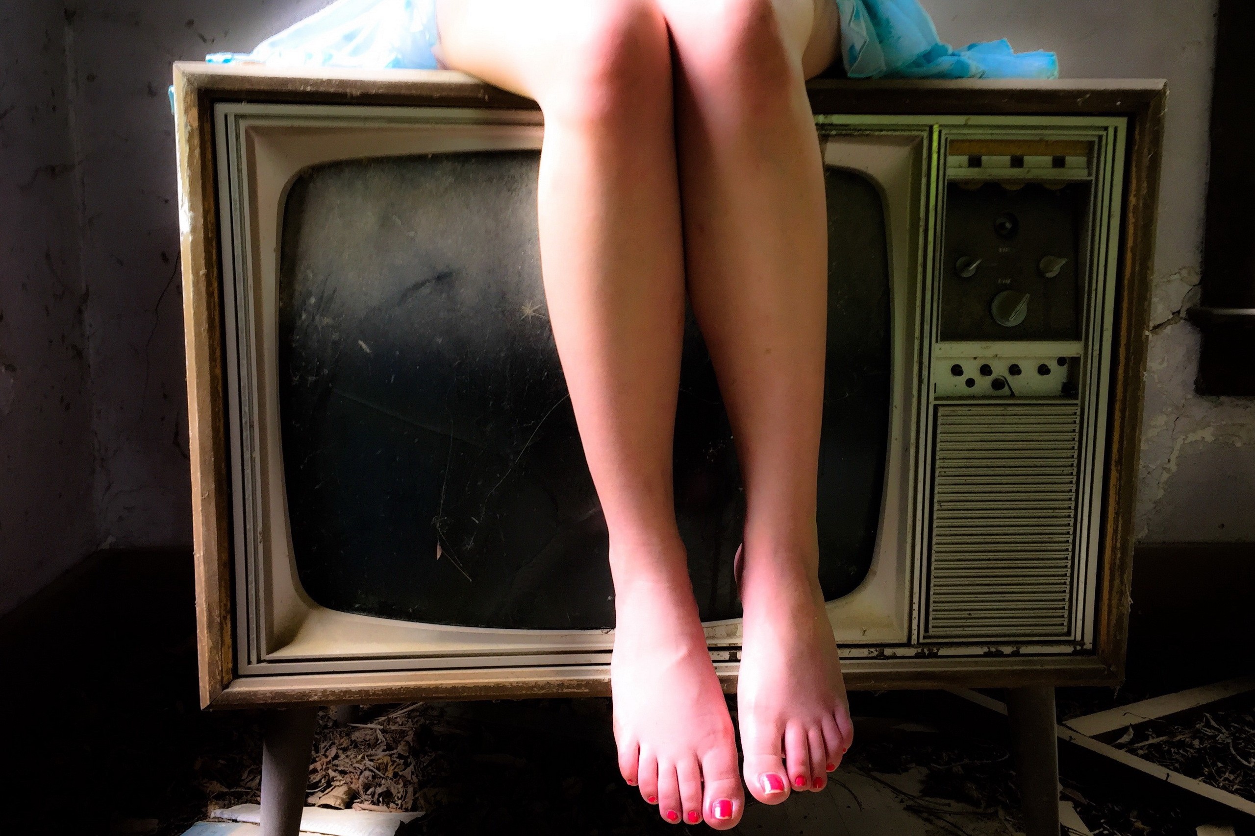 TV Legs Women Feet Television Sets 2560x1707
