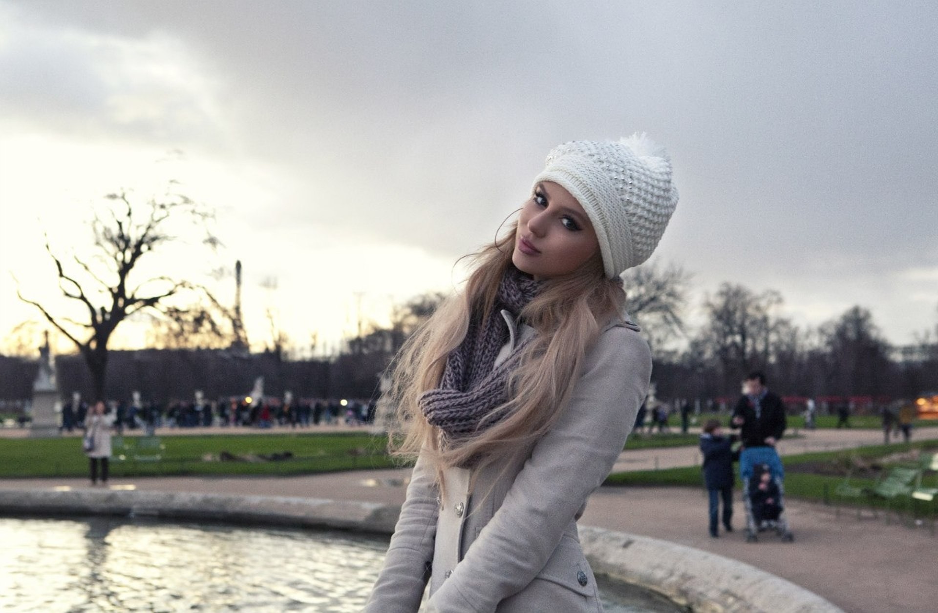 Masha Novoselova Women Blonde Ekaterina Fetisova Hoop Earrings Coats Wool Cap White Cap Grey Coat Cl 1920x1256