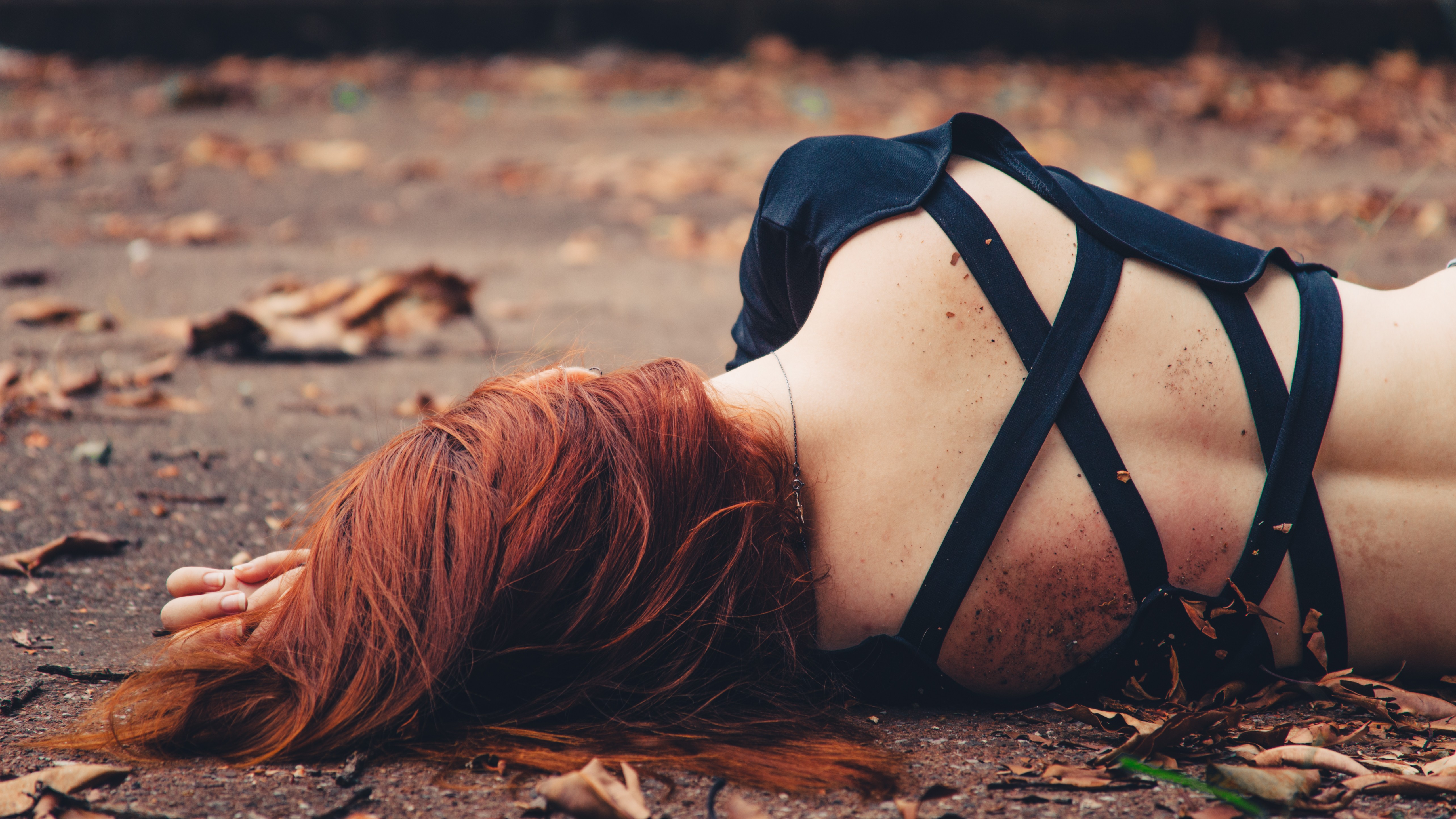 Women Model Redhead Long Hair Women Outdoors Lying Down Ground Leaves Fall Rear View Dirty Black Out 5132x2887