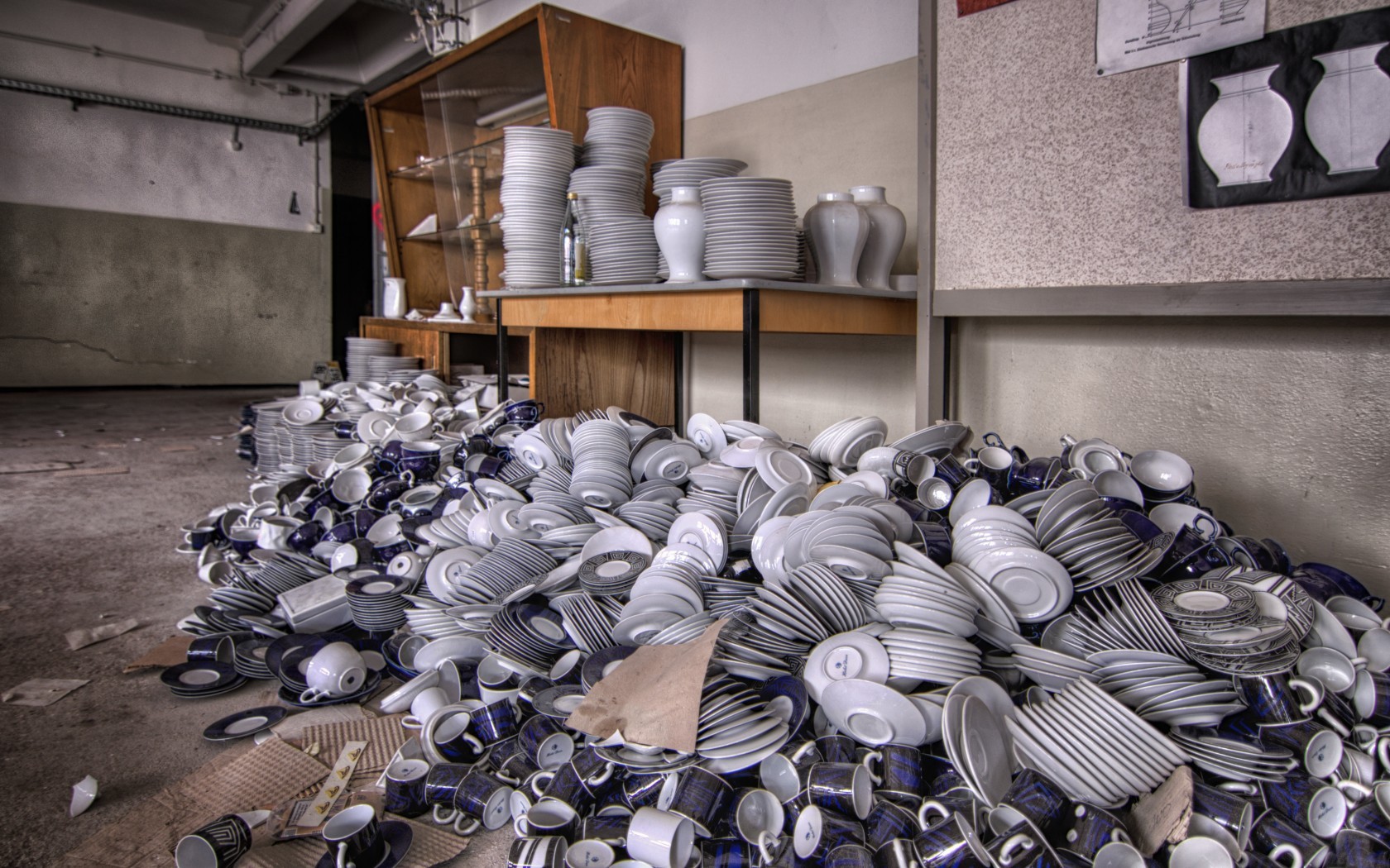 Interior Room Plates Mugs Cutlery Vases Workshops 1680x1050