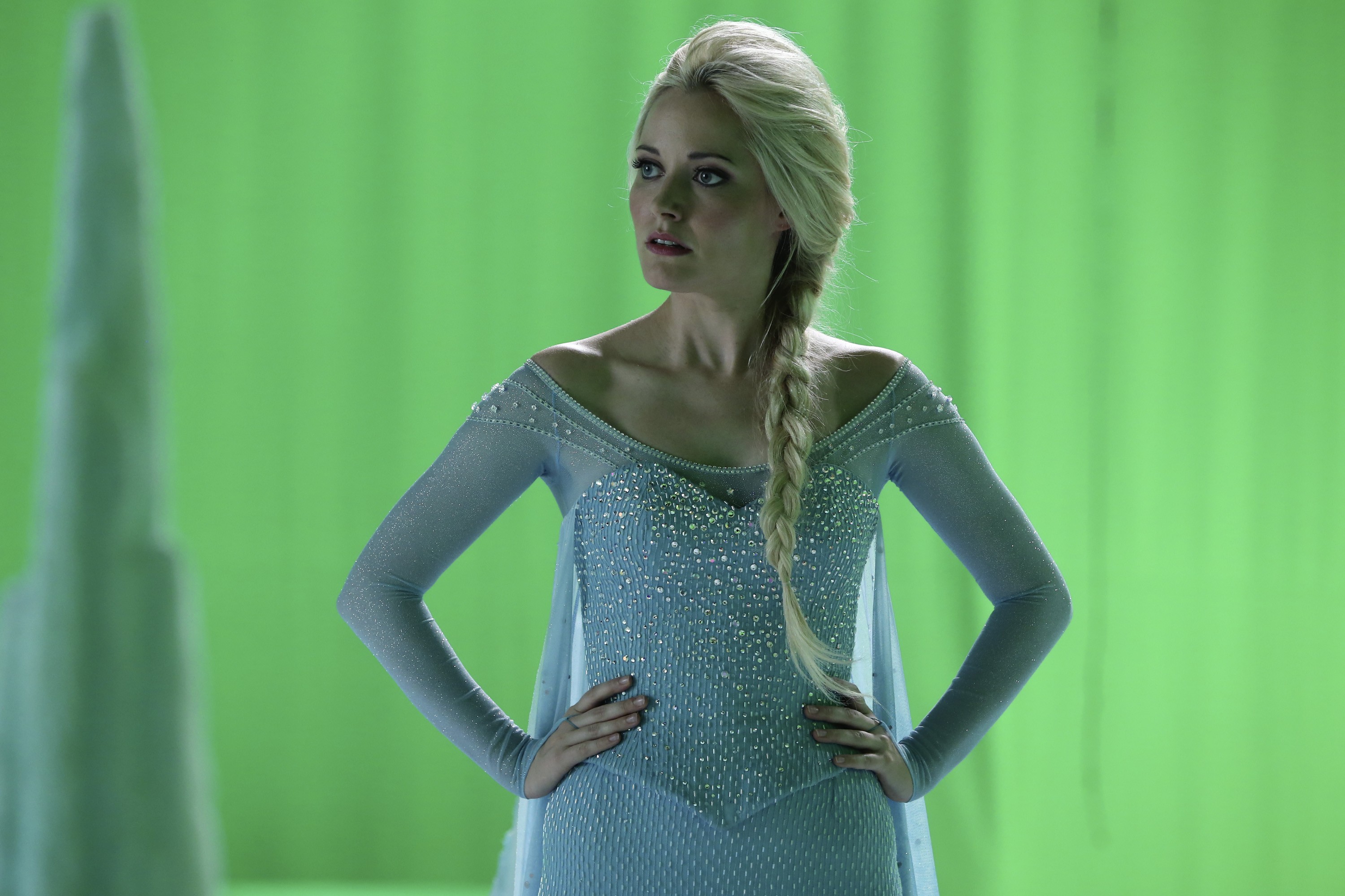 Georgina Haig Once Upon A Time Princess Elsa Hands On Hips Blonde Braids Looking Into The Distance W 3000x2000