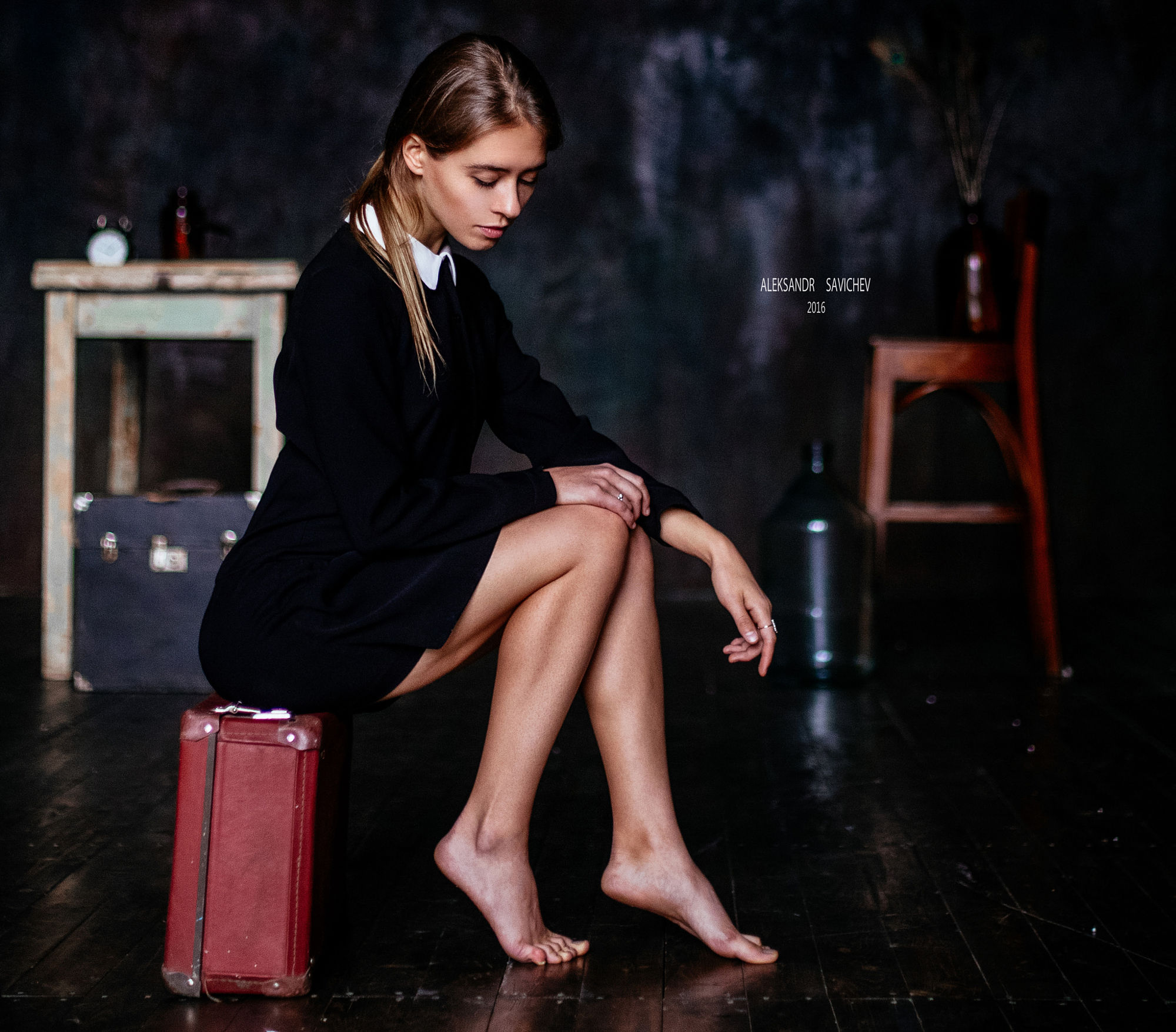 Aleksandr Savichev Women Dress Black Clothing Barefoot Suitcase Chair Long Hair Rings Tiptoe 2000x1755