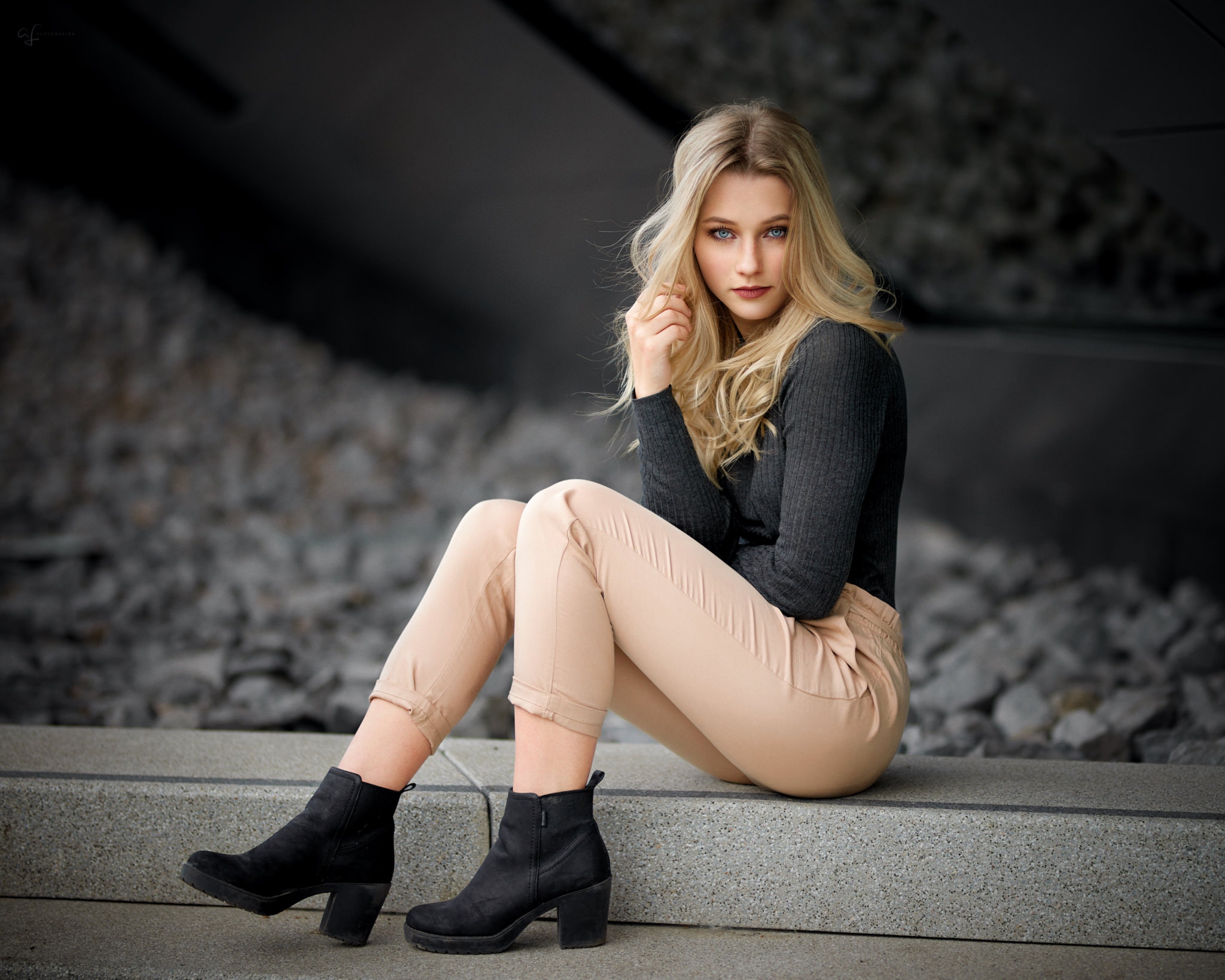 Women Sitting Blonde Portrait Shoes Alex Fetter 2048x1639