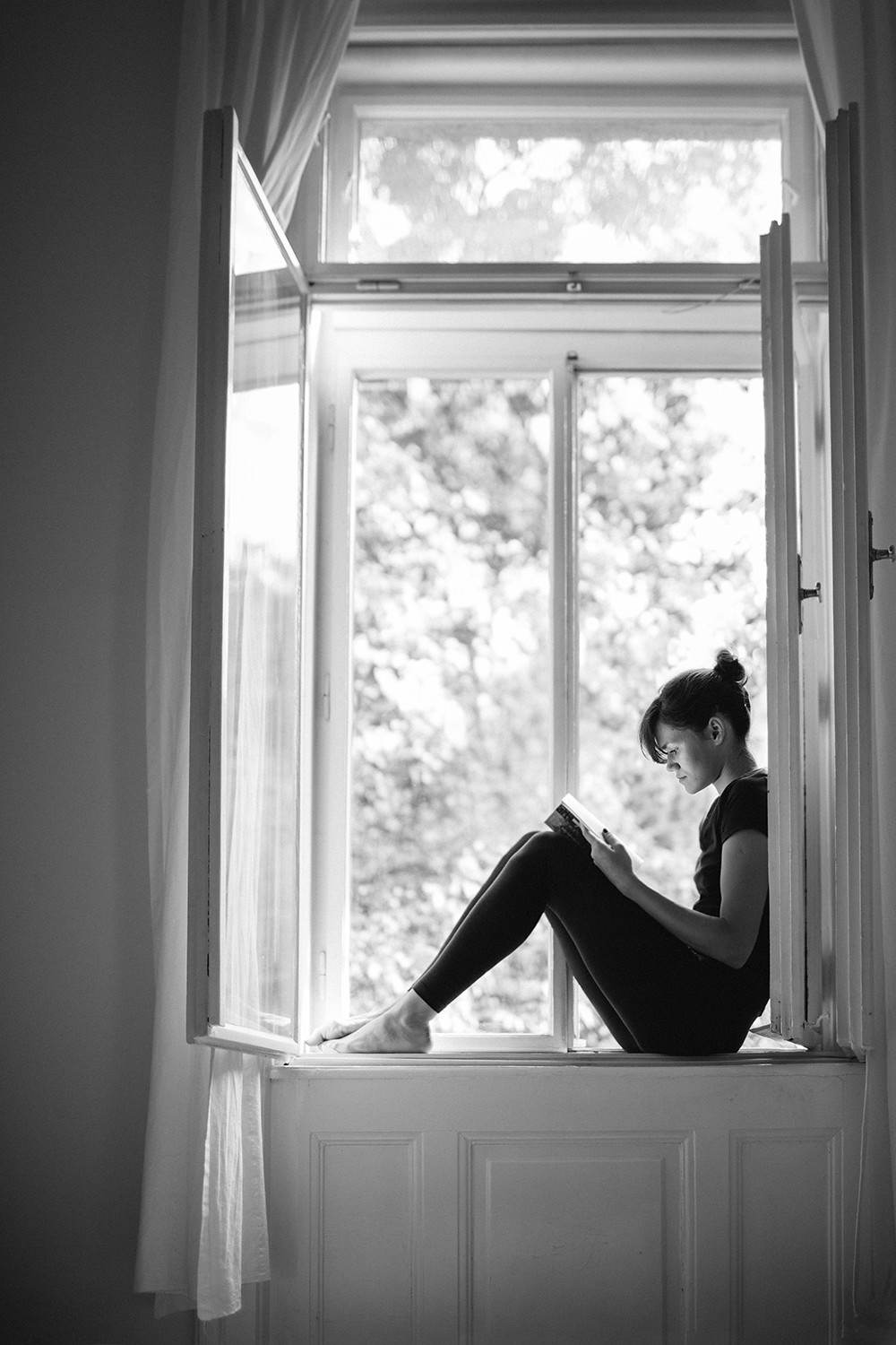 Studying Reading Window Sill Focused Monochrome Women Relaxing Relaxation Sunlight Novels 1000x1500