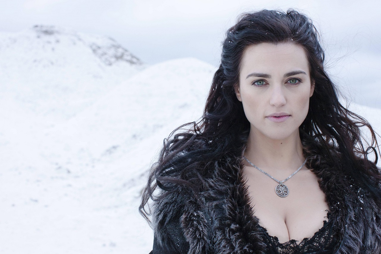 Women Actress Irish Merlin Green Eyes Pink Lipstick Necklace Celebrity Snow Winter Black Coat Black  1280x853
