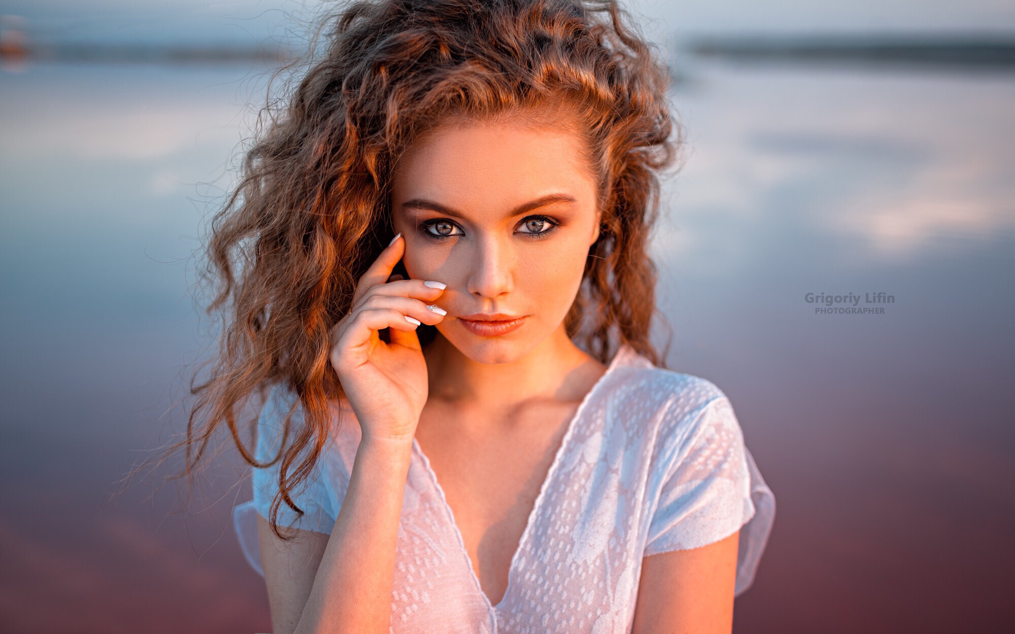 Alina Zaslavskaya Women Model Portrait Curly Hair Looking At Viewer Painted Nails Water Depth Of Fie 2000x1250