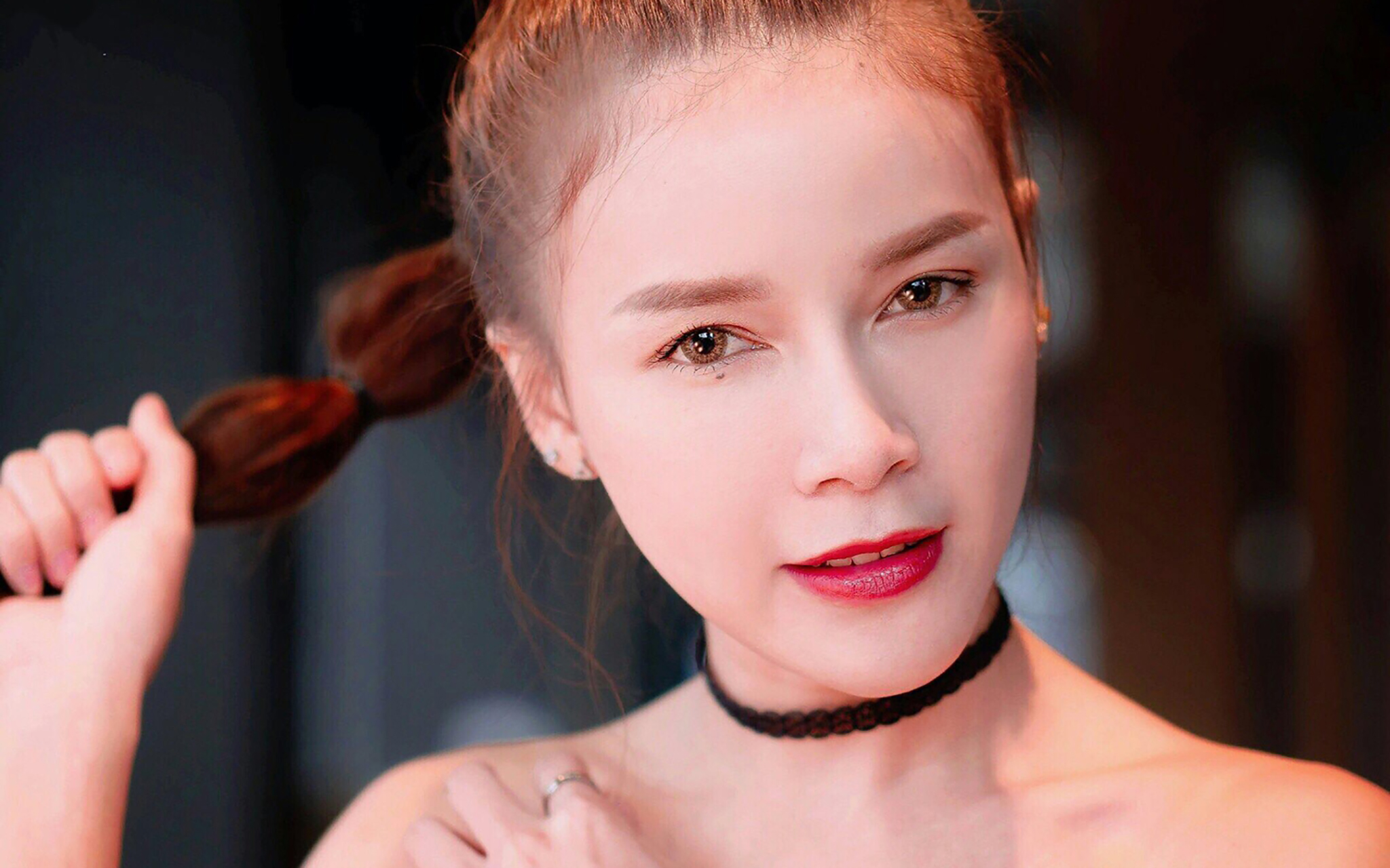 Lanchakorn Yeunyaw Thailand Model Asian Model Brunette Women Face Choker Fake Iris Redhead 2048x1280