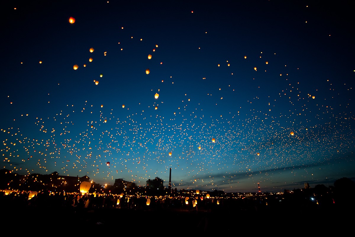 Sky Lanterns Floating Night Glowing Evening 1200x800