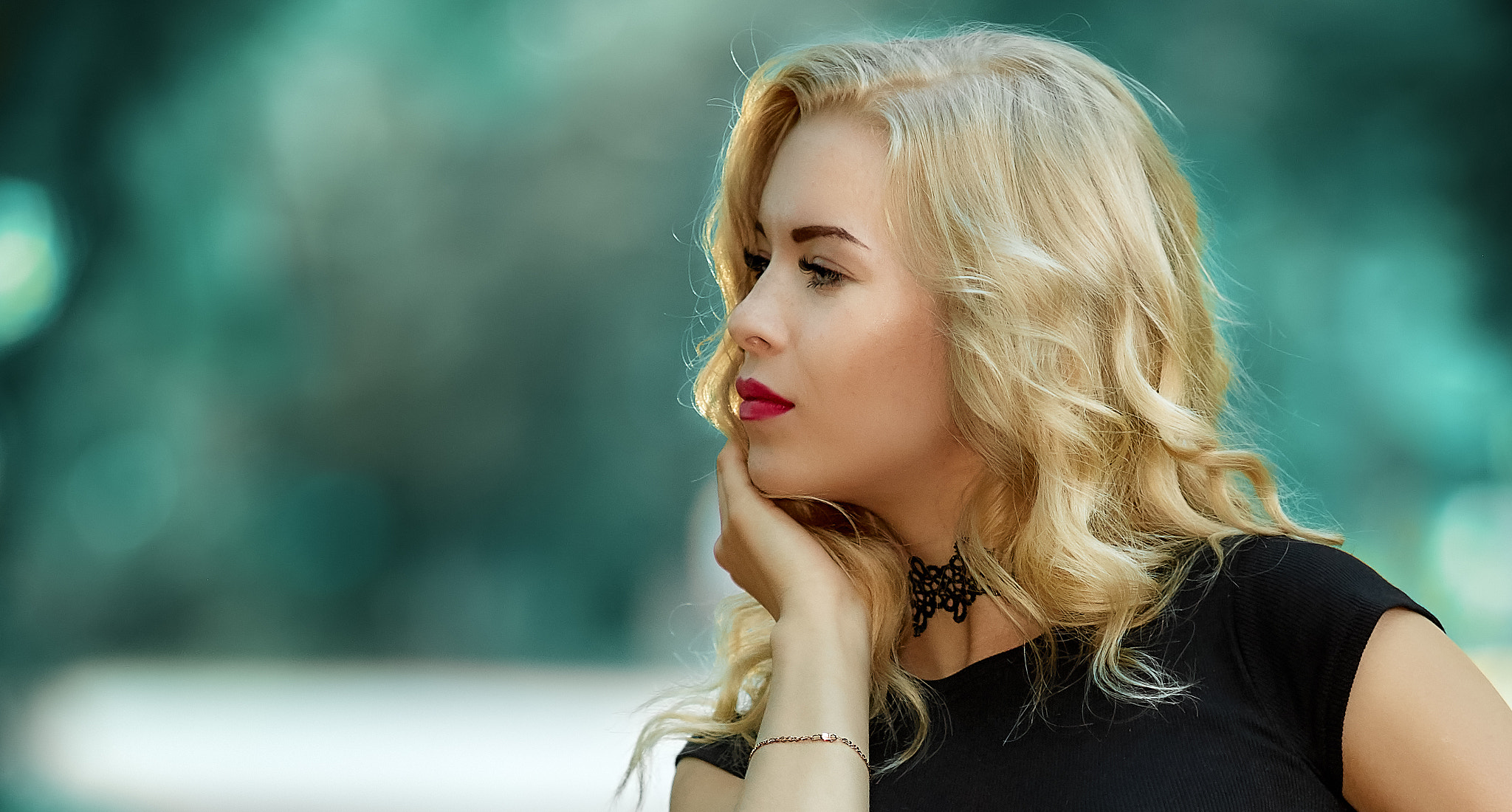 Women Blonde Red Lipstick Side View Hand On Face Face Portrait Sergey Baryshev 2048x1100
