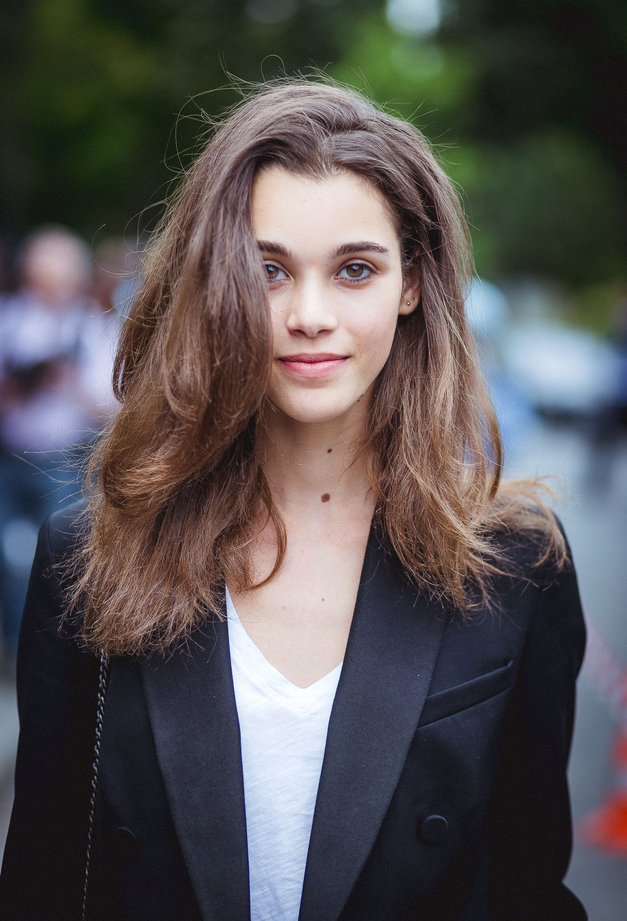 Pauline Hoarau Women Model French Brunette Long Hair Depth Of Field Face Women Outdoors Smiling