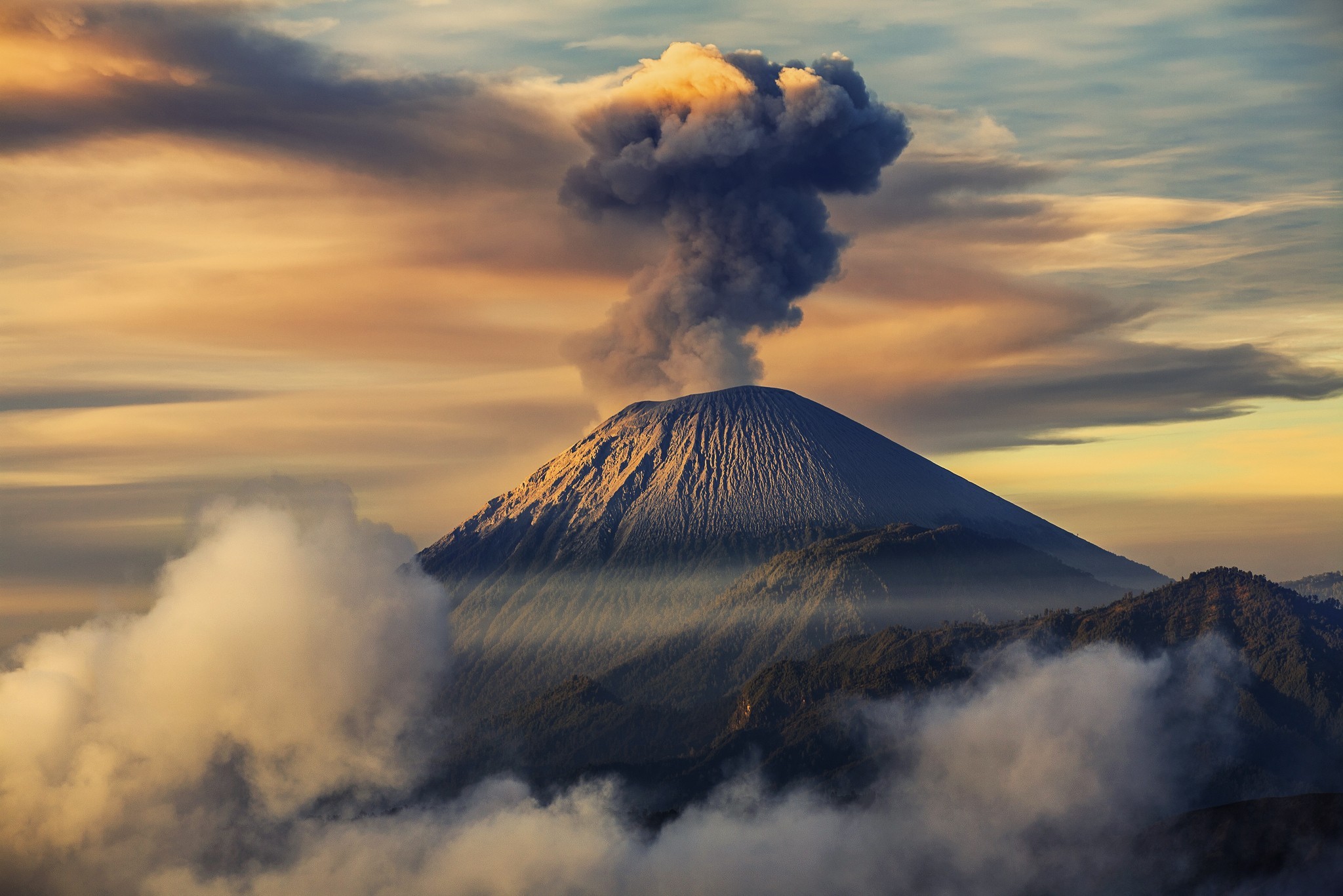 Landscape Stratovolcano Eruptions Mountains 2048x1366