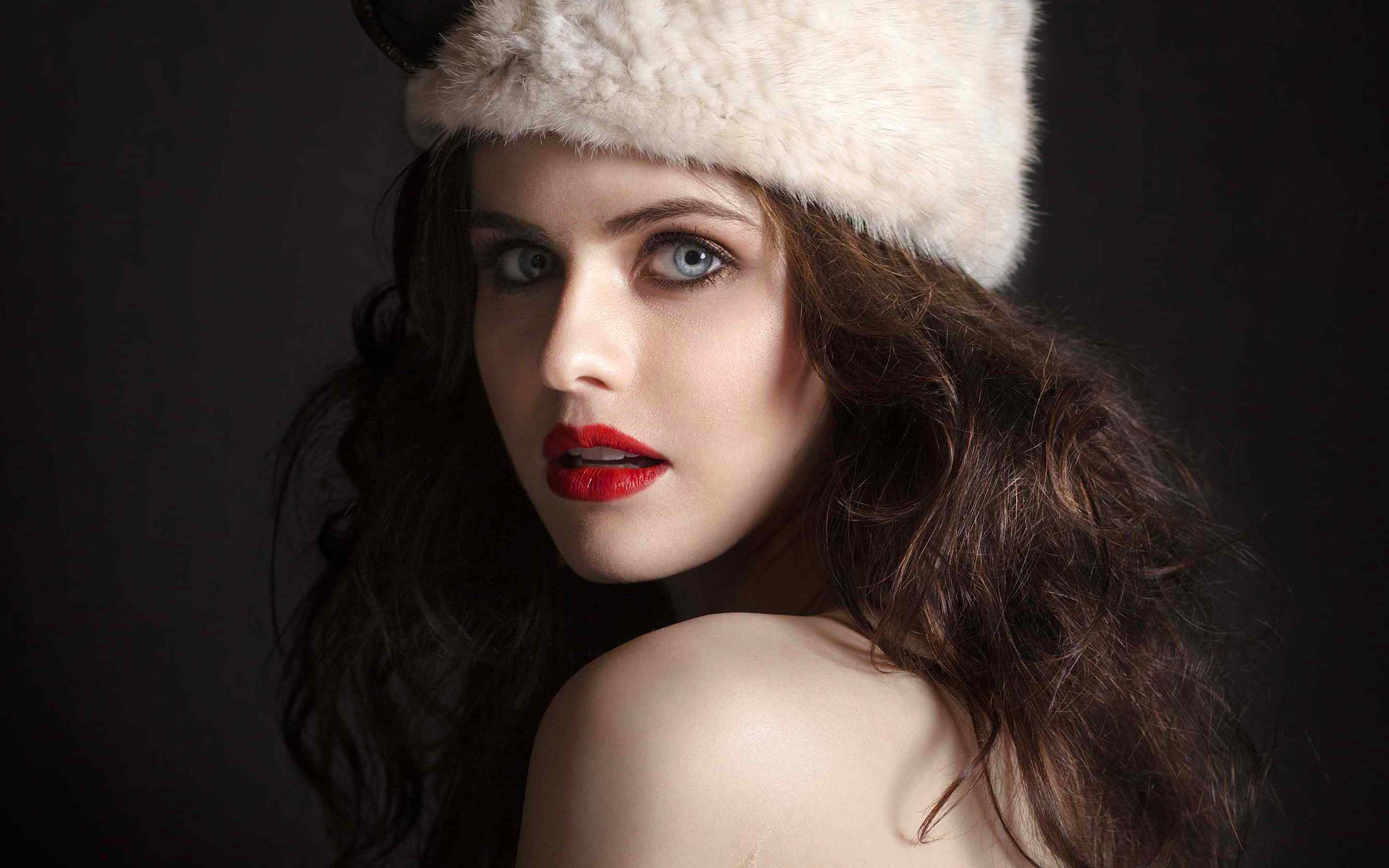 Alexandra Daddario Women Actress Brunette Blue Eyes Red Lipstick Bare Shoulders Eyeliner Fur Cap Whi 2880x1800