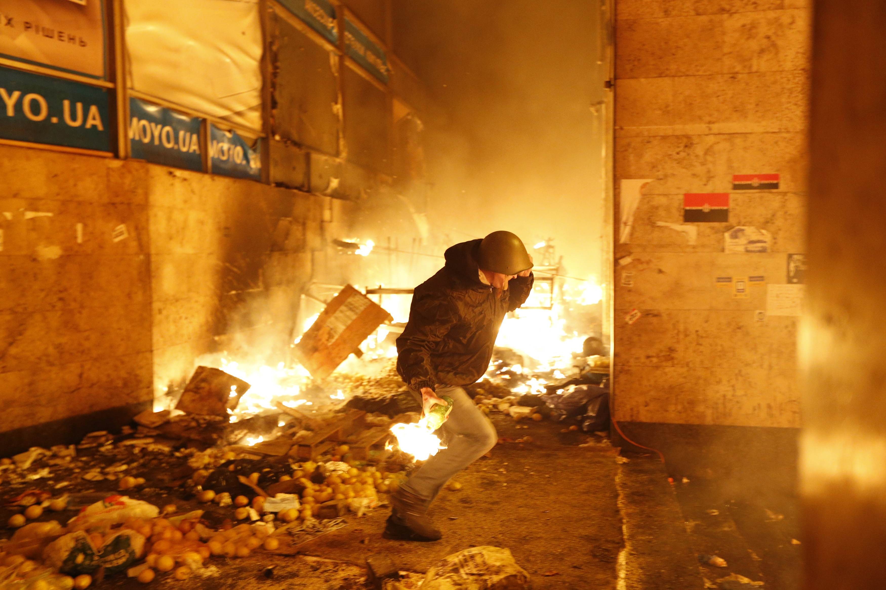 Ukraine Ukrainian Maidan Kyiv Fire Molotov 3500x2333