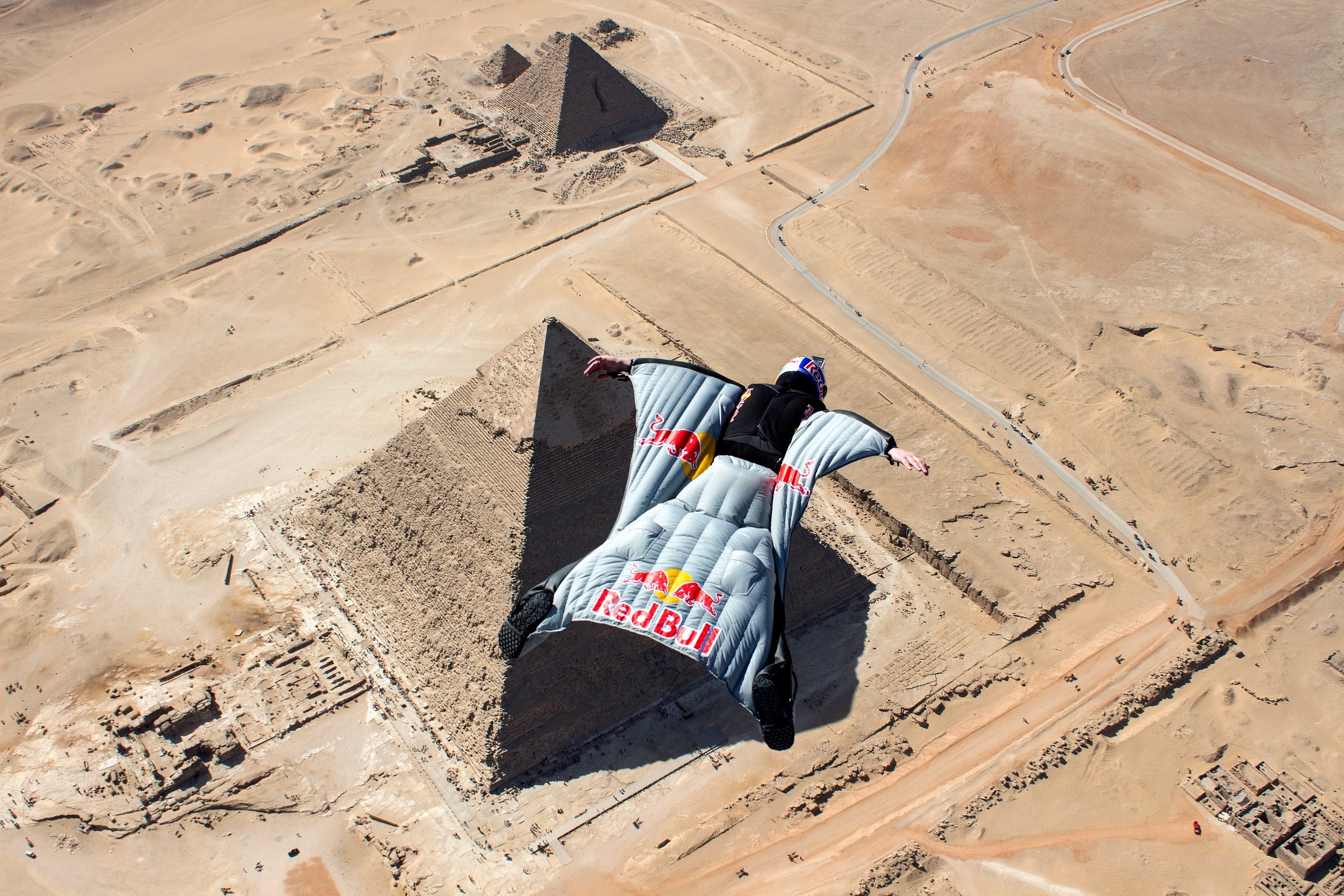 Men Sports Parachutes Jumping Birds Eye View Nature Sand Flying Helmet Wingsuit Desert Pyramids Of G 2560x1707