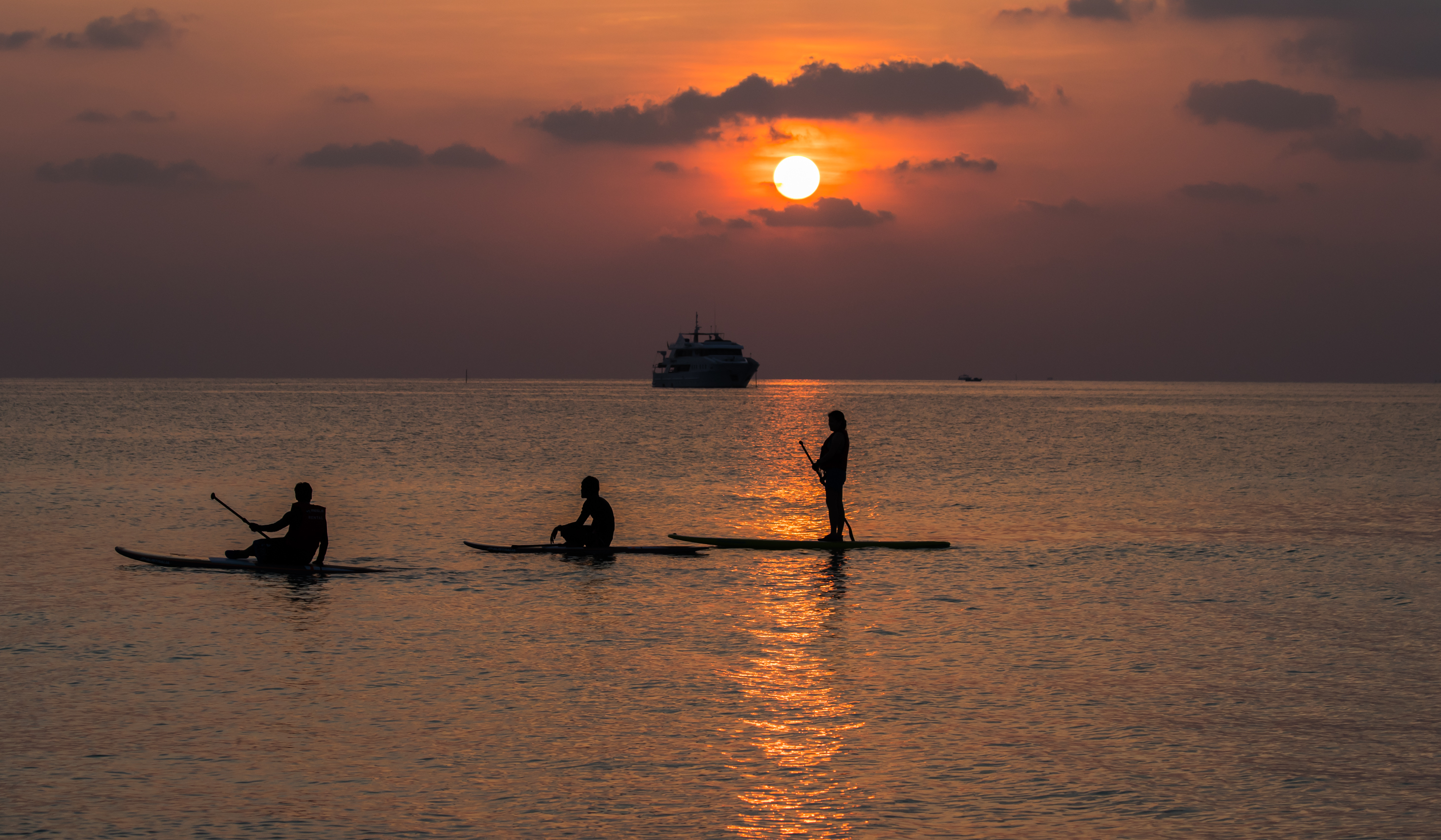 Tropical Island Maldives Sunset Sea Boat Canoes Paddles 2924x1706