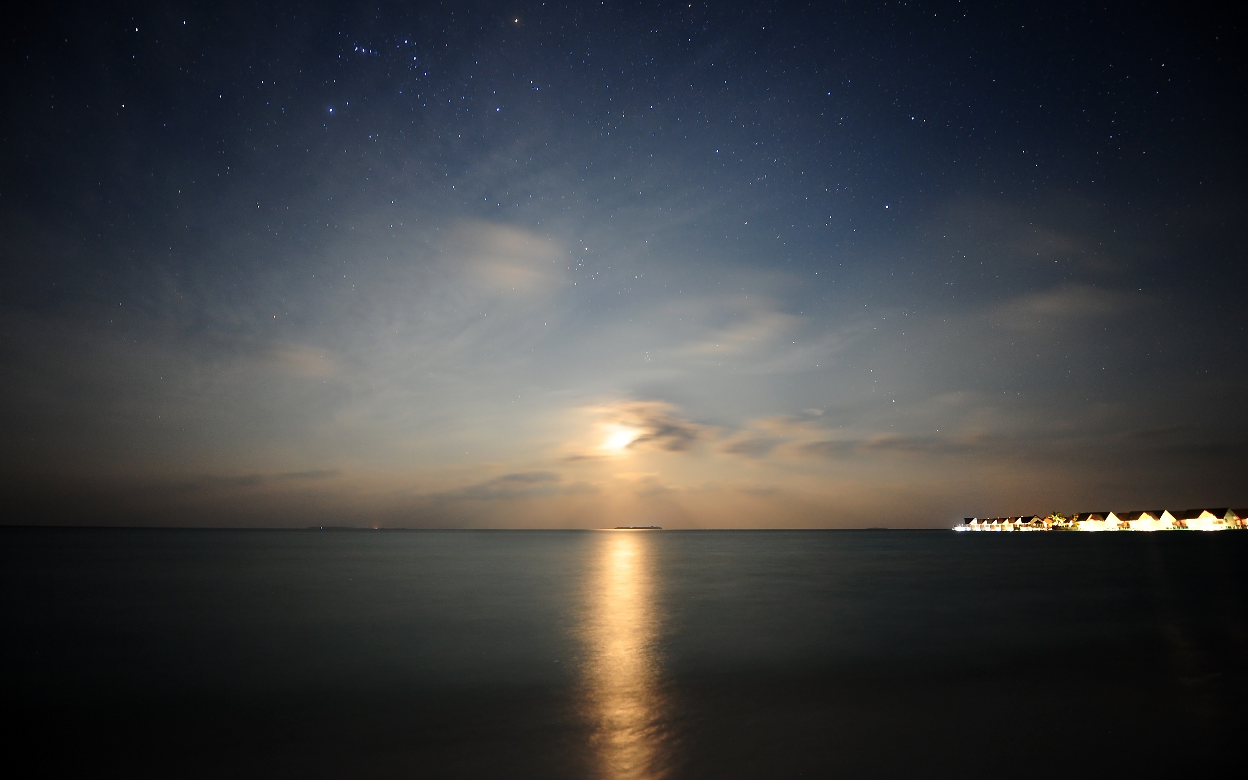 Nature Ocean Night Moonset Cloud Reflection Light Hotel 2560x1600