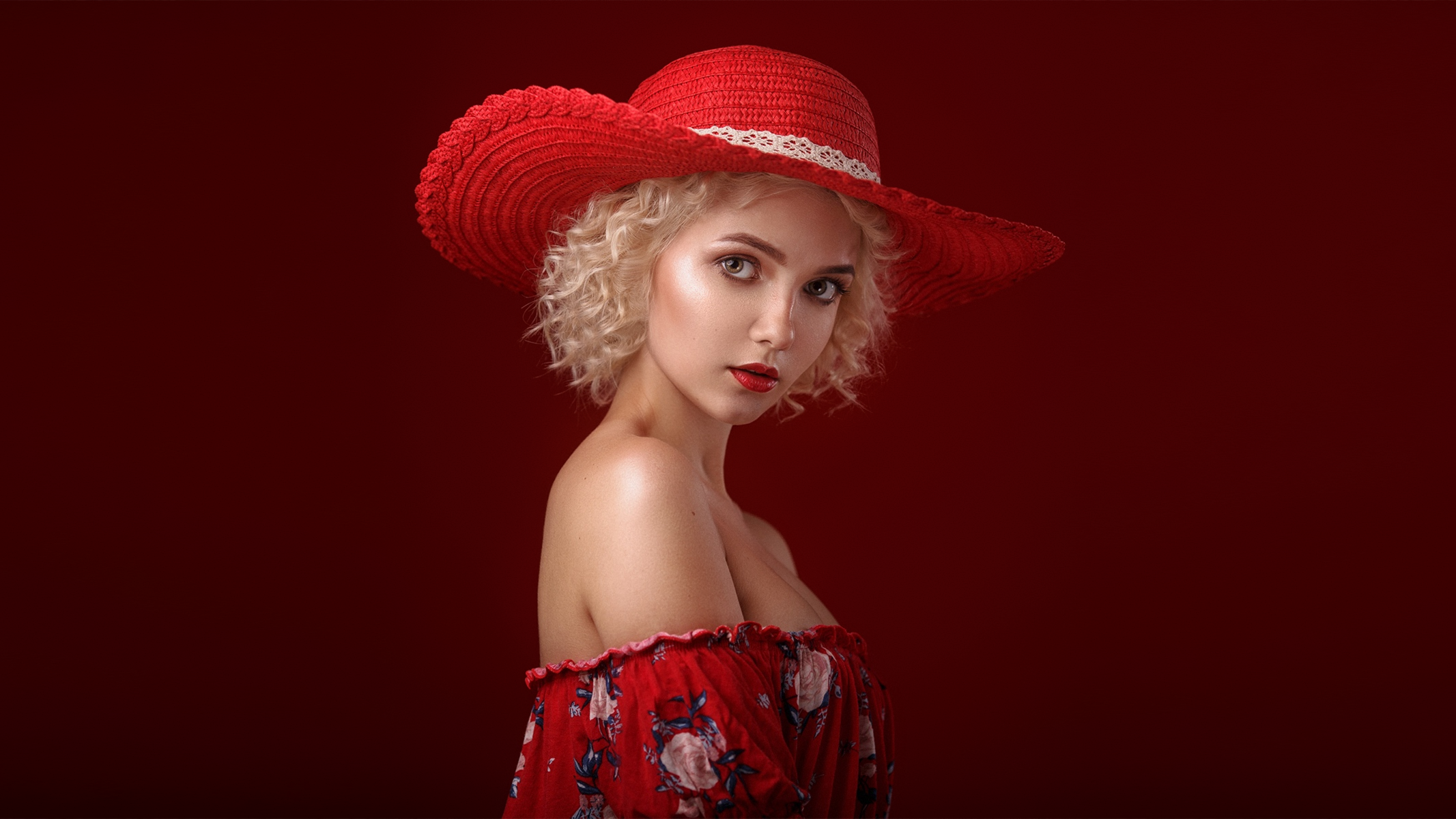 Women Model Blonde Curly Hair Looking At Viewer Red Lipstick Women With Hats Hat Bare Shoulders Crop 2133x1200