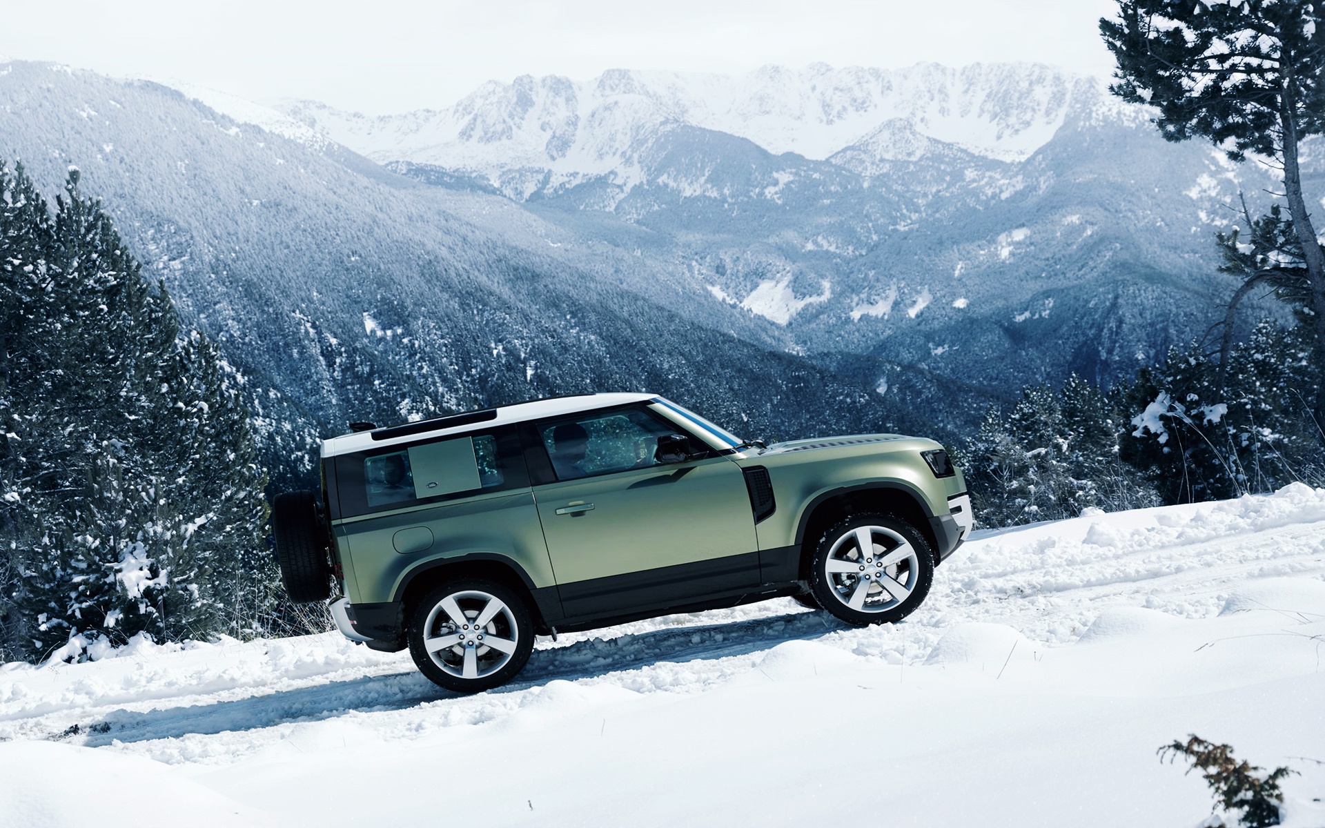 Defender Land Rover Snow Mountains SUV 1920x1200