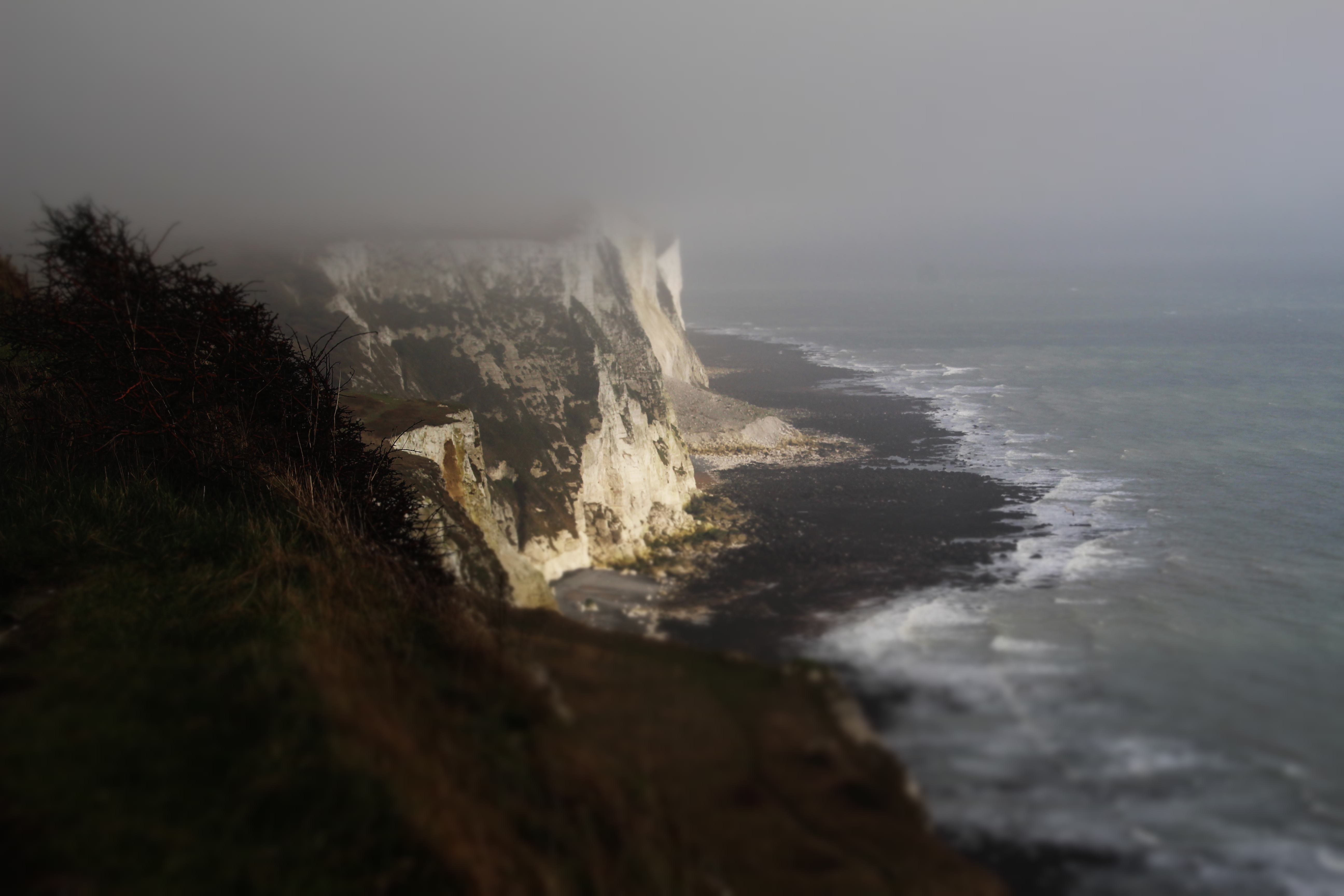 Nature Landscape Sea Cliff Coastline Cliffs Of Dover England UK Mist Plants Depth Of Field Waves Til 5184x3456