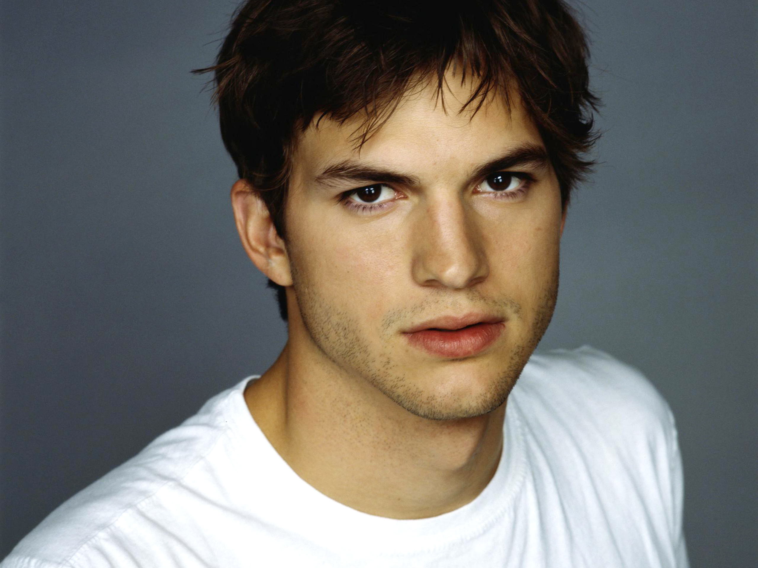 Ashton Kutcher 2560x1920