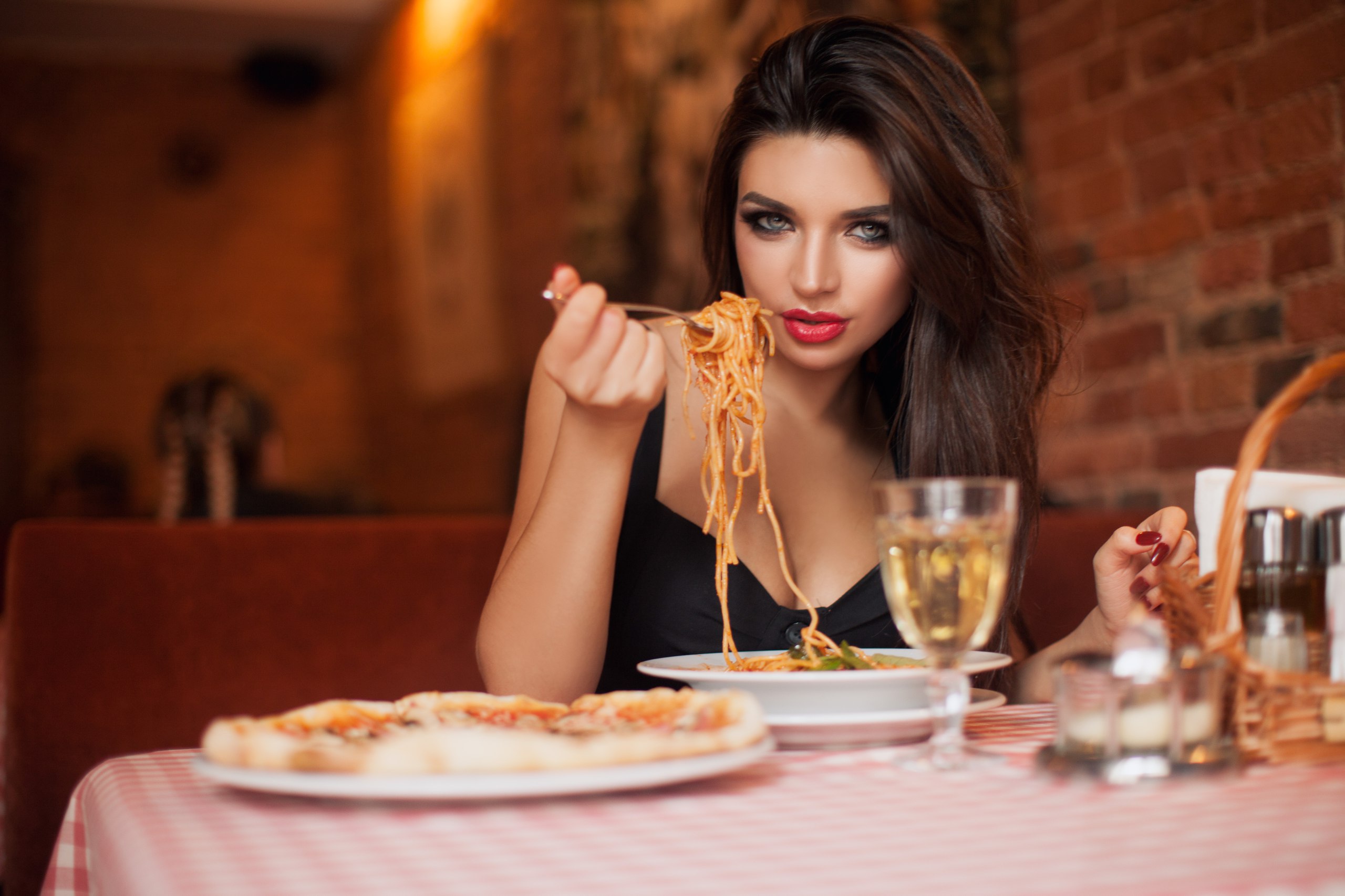 Women Spaghetti Red Lipstick Red Nails Face Food Table Portrait Depth Of Field Eating Restaurant Bru 2560x1707