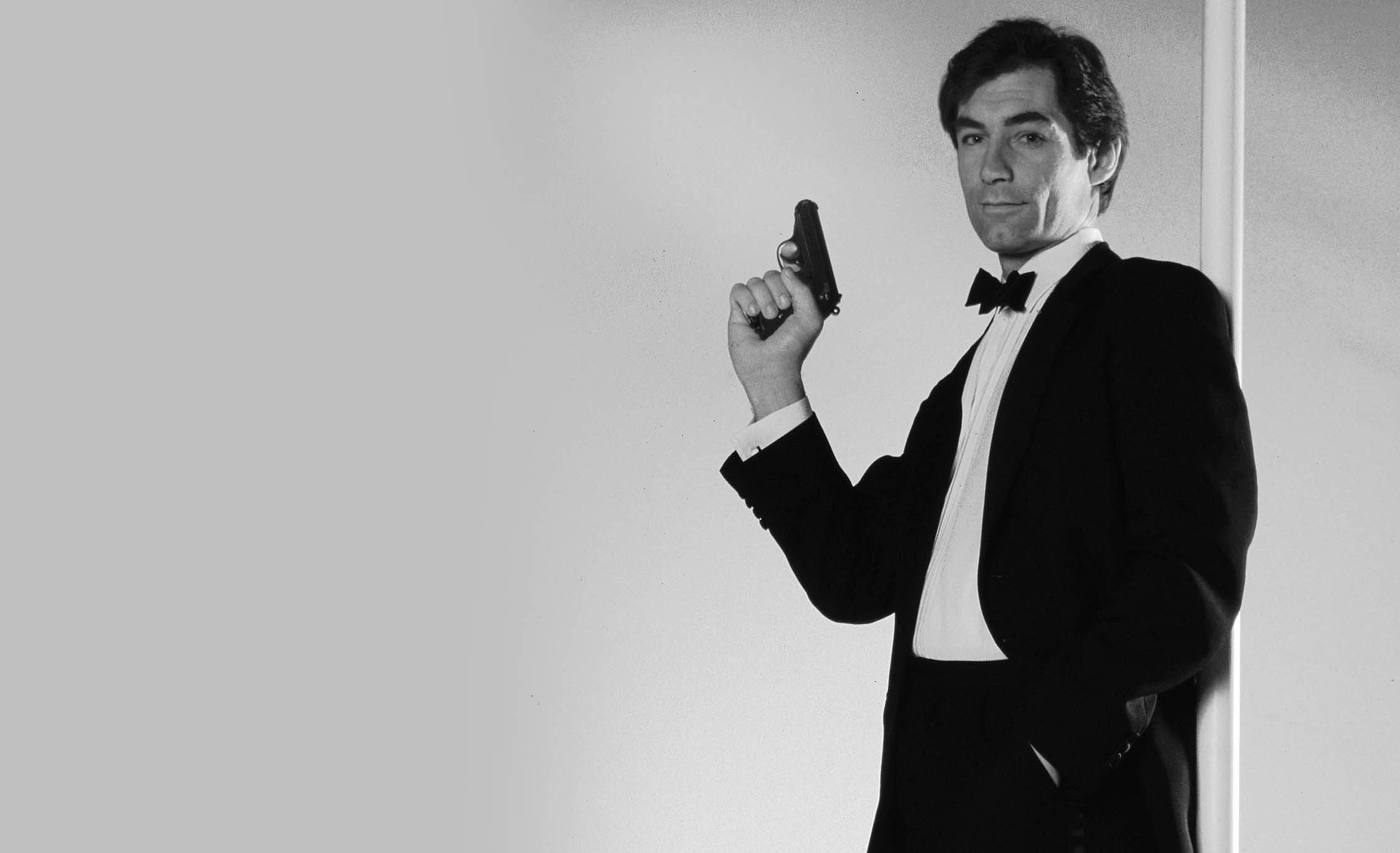 Timothy Dalton Movies Monochrome 2250x1371