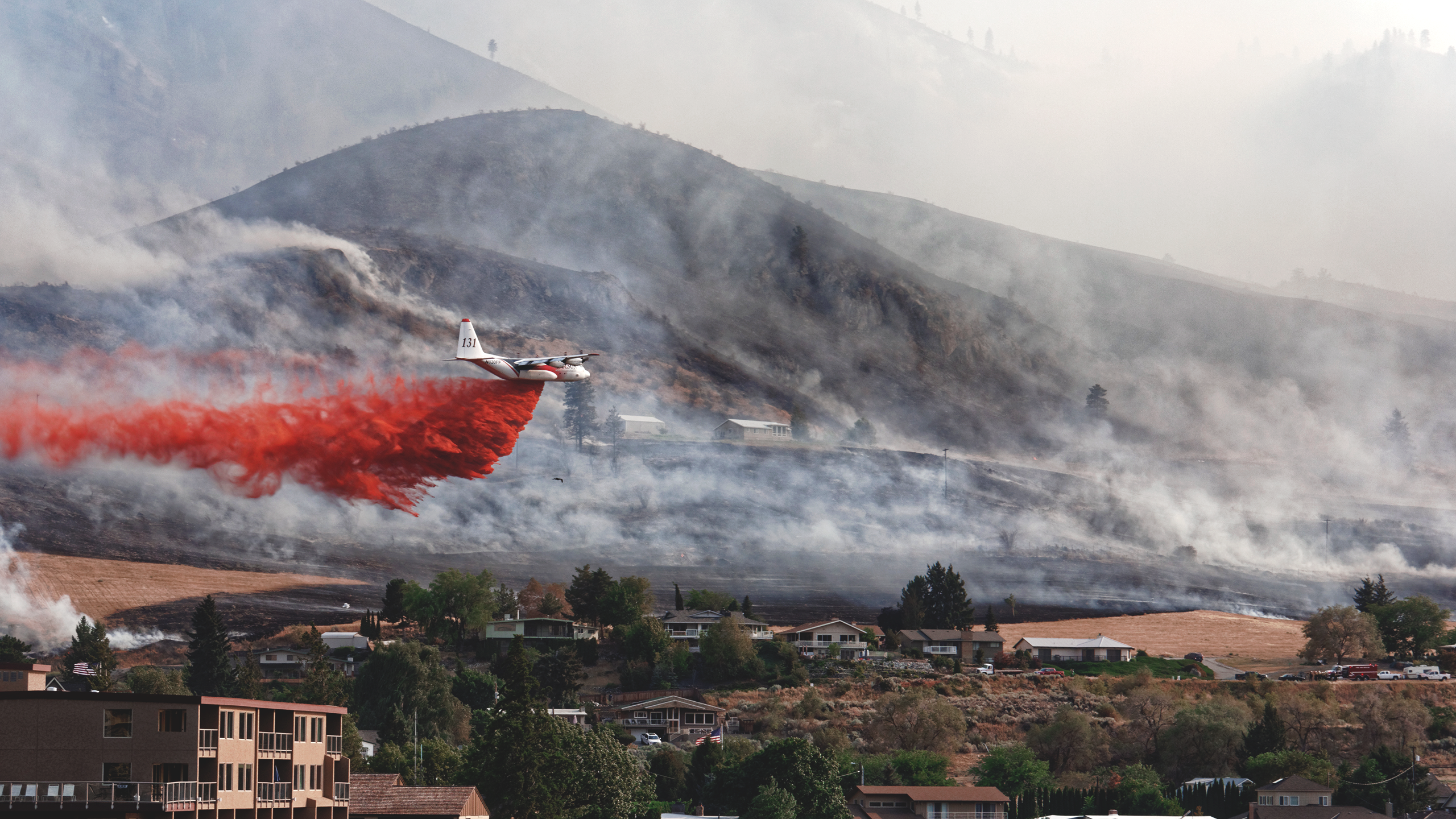 Planes Water Fire Sky Smoke California Hercules 2560x1440