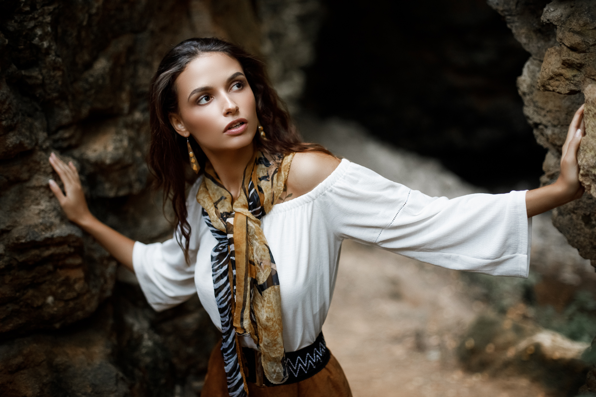 Alexander Sasin Lilia Model Women Brunette Women Outdoors Dark Hair Brown Scarf Rocks 2000x1333