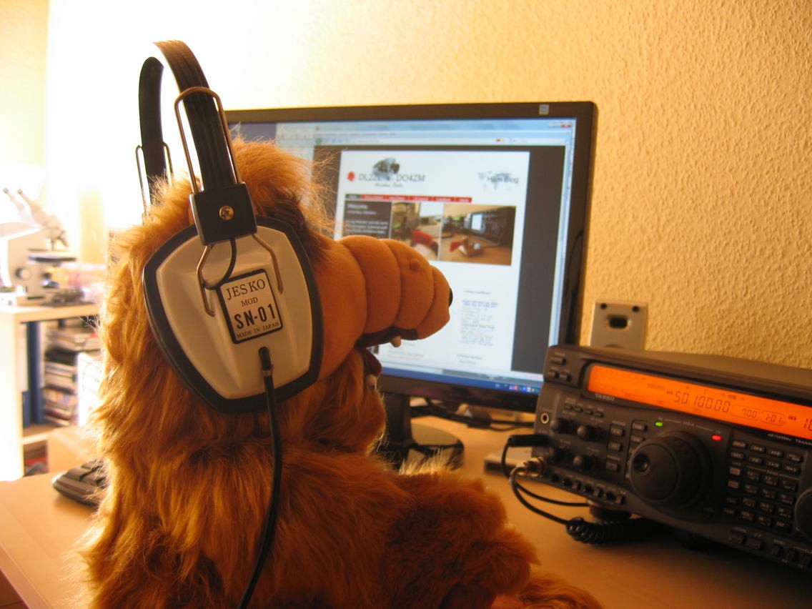 Alf Headphones Music Humor Radio 1136x852