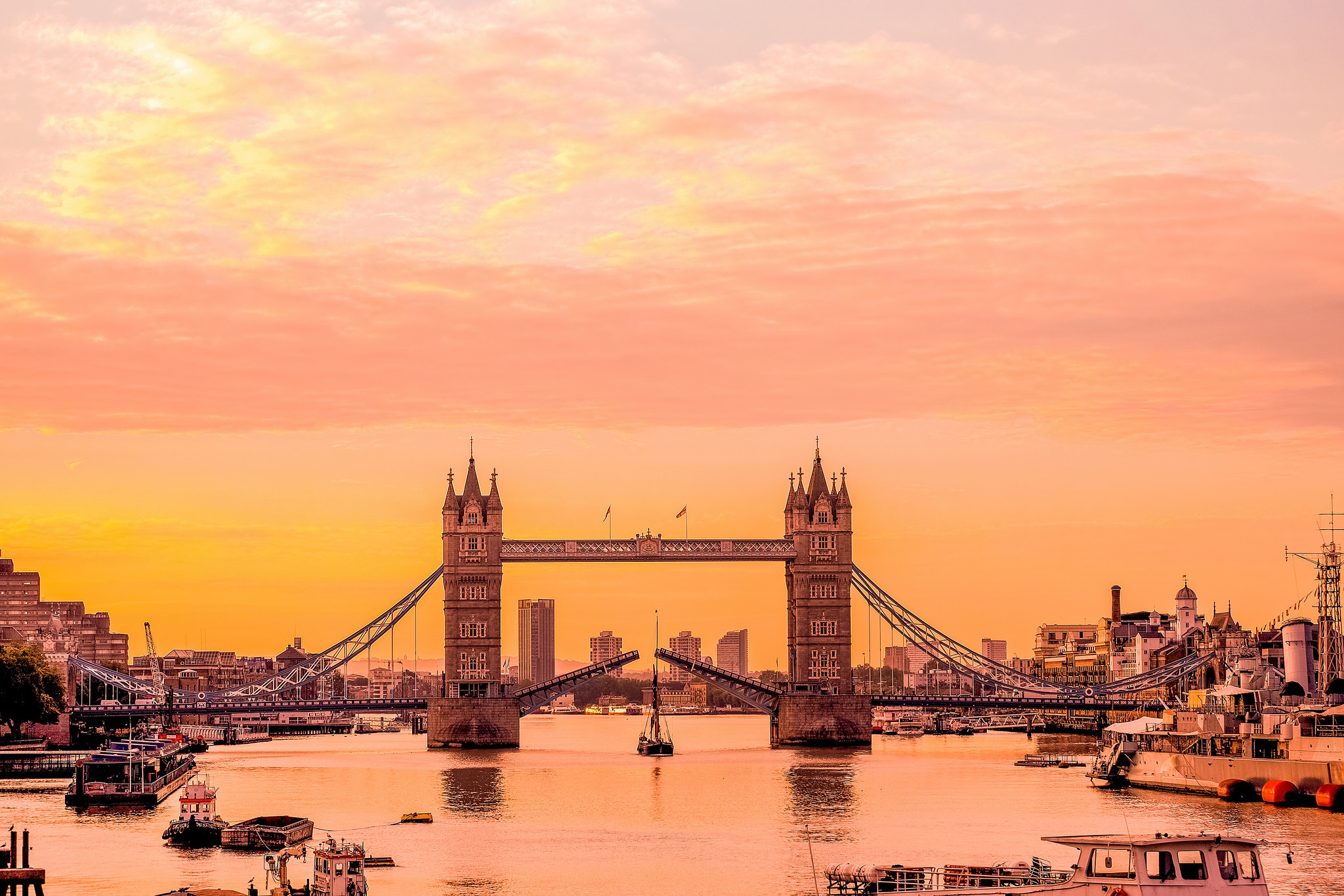 Tower Bridge London Twilight Thames River United Kingdom 2048x1365