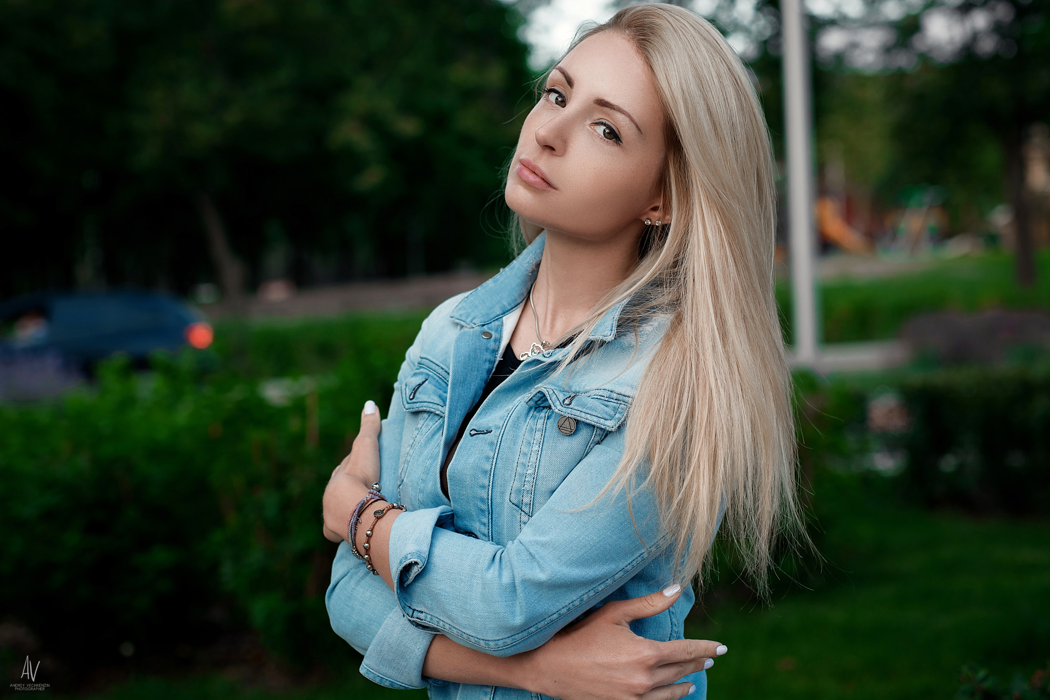 Women Blonde Depth Of Field Portrait Women Outdoors Arms Crossed Jeans Jacket Brown Eyes Model Andre 2048x1365