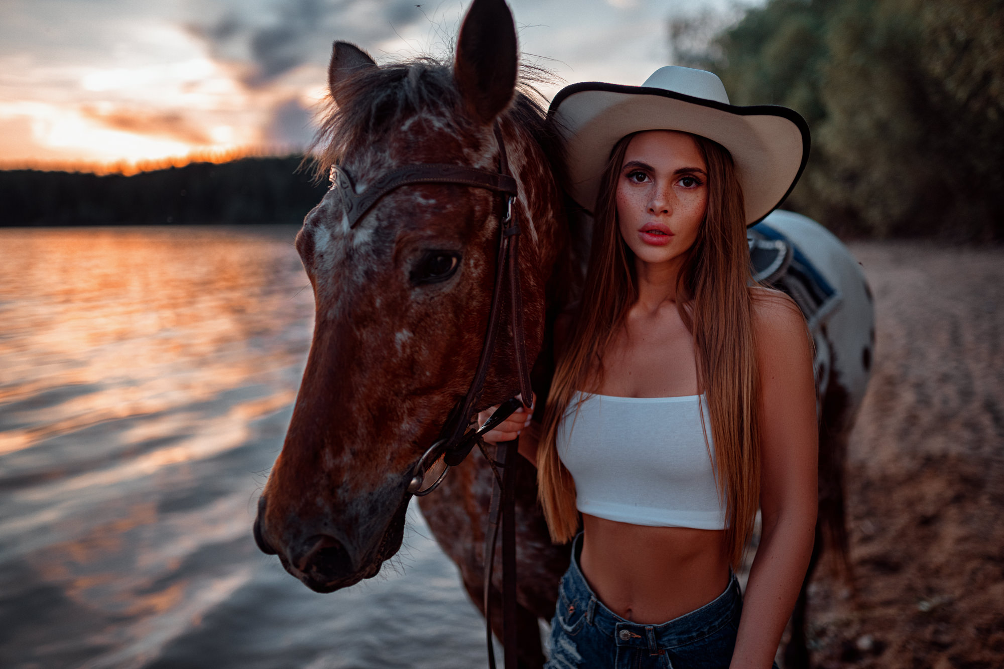 Women Long Hair Torn Clothes Ribs Horse Hat Women Outdoors Portrait White Tops Freckles Water Sunset 2000x1333