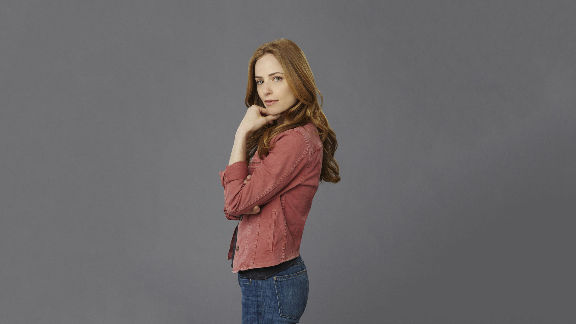 Jaime Ray Newman Women Redhead Actress Long Hair Simple Background Looking At Viewer 2000x1125