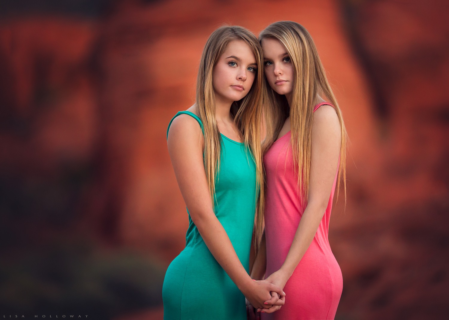 Women Blonde Dress Looking At Viewer Depth Of Field Sisters Holding Hands Two Women Straight Hair Lo 1500x1072