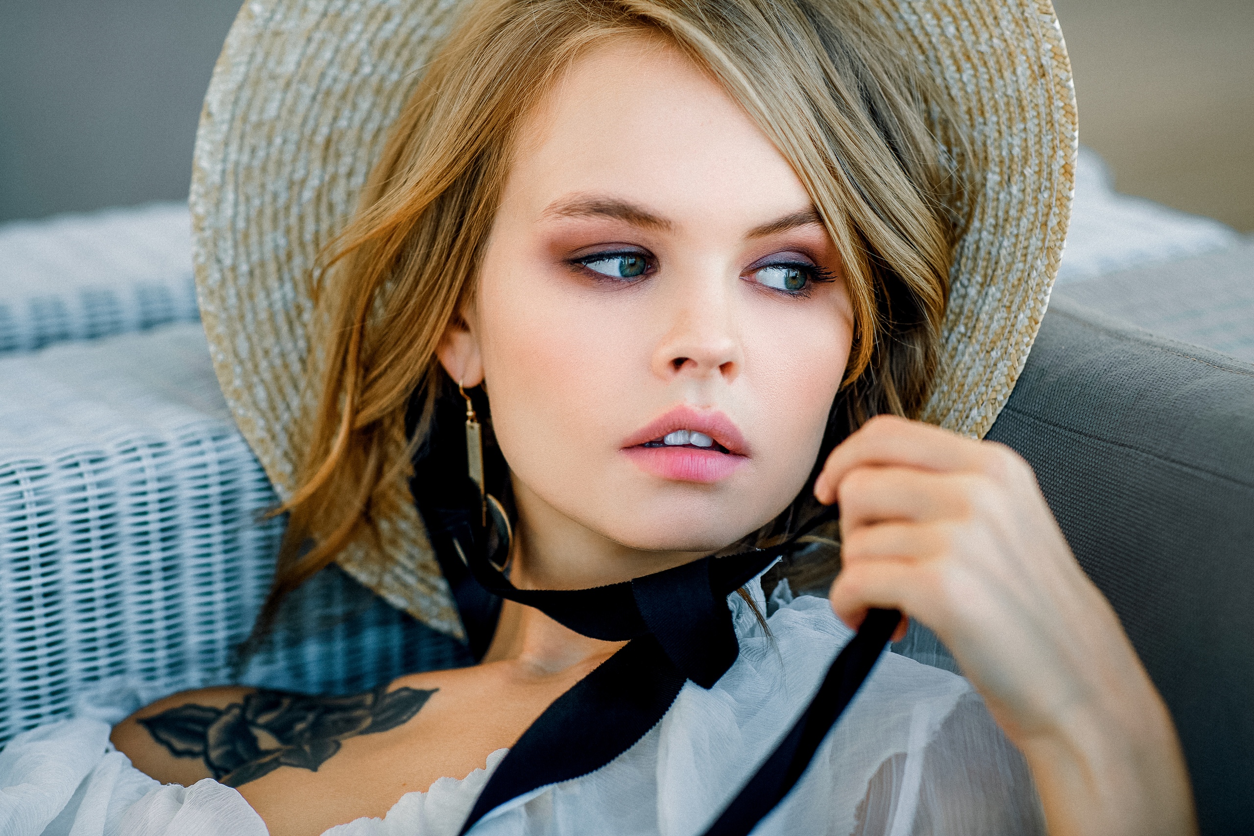 Hakan Erenler Women Model Portrait Blonde Looking Away Hat Women With Hats Face Depth Of Field Tatto 2560x1707