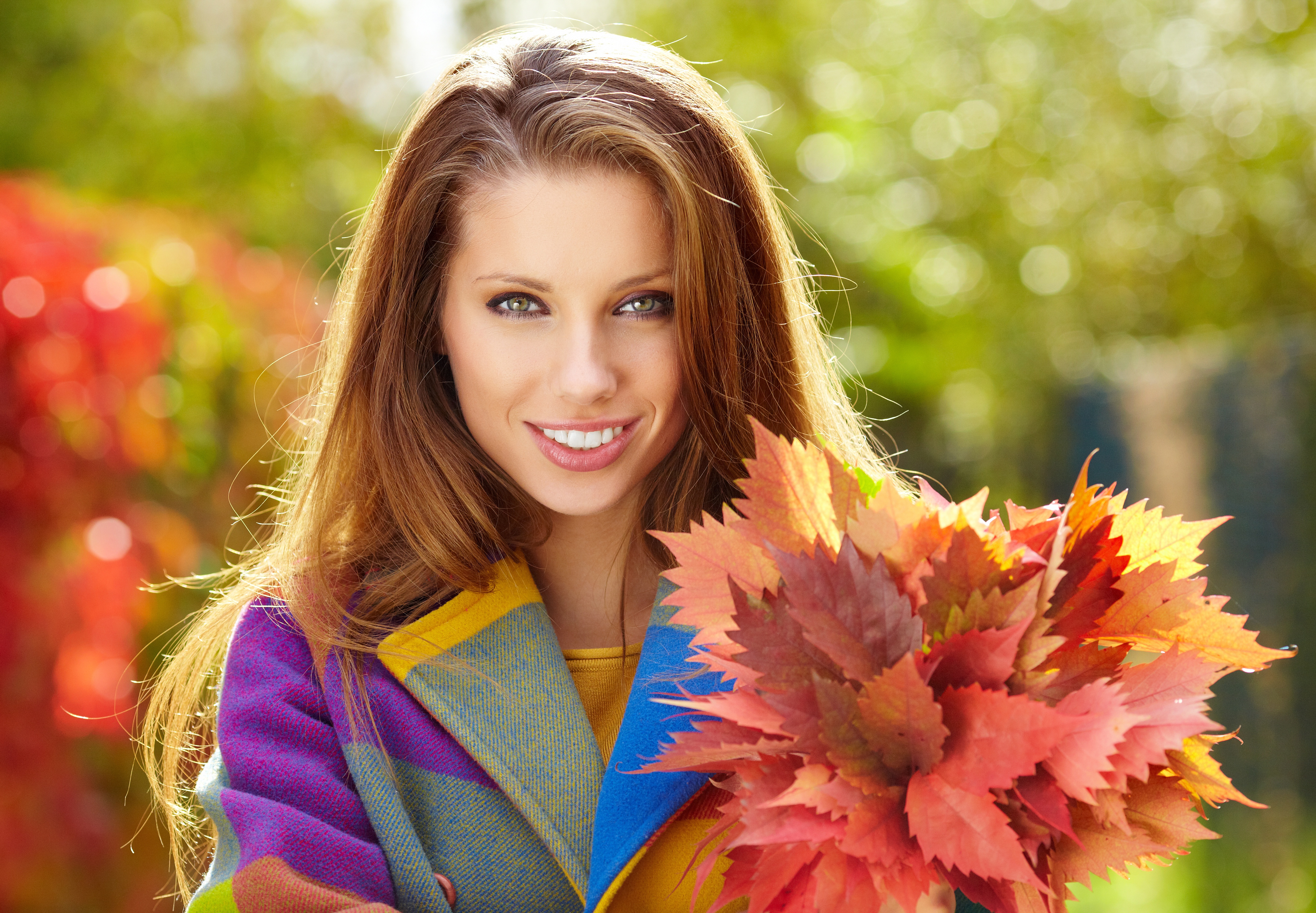 Красивые женщины осень. Осенняя девушка. Осенний портрет. Женщина с осенними листьями.