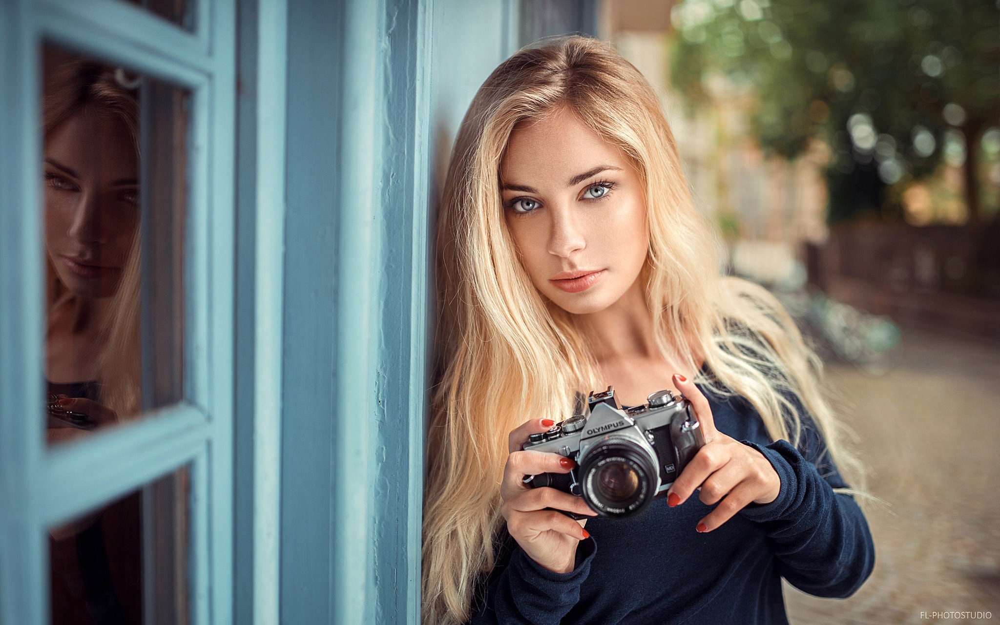 Woman Model Girl Blonde Camera Reflection Blue Eyes Depth Of Field Olympus Long Hair 2048x1280