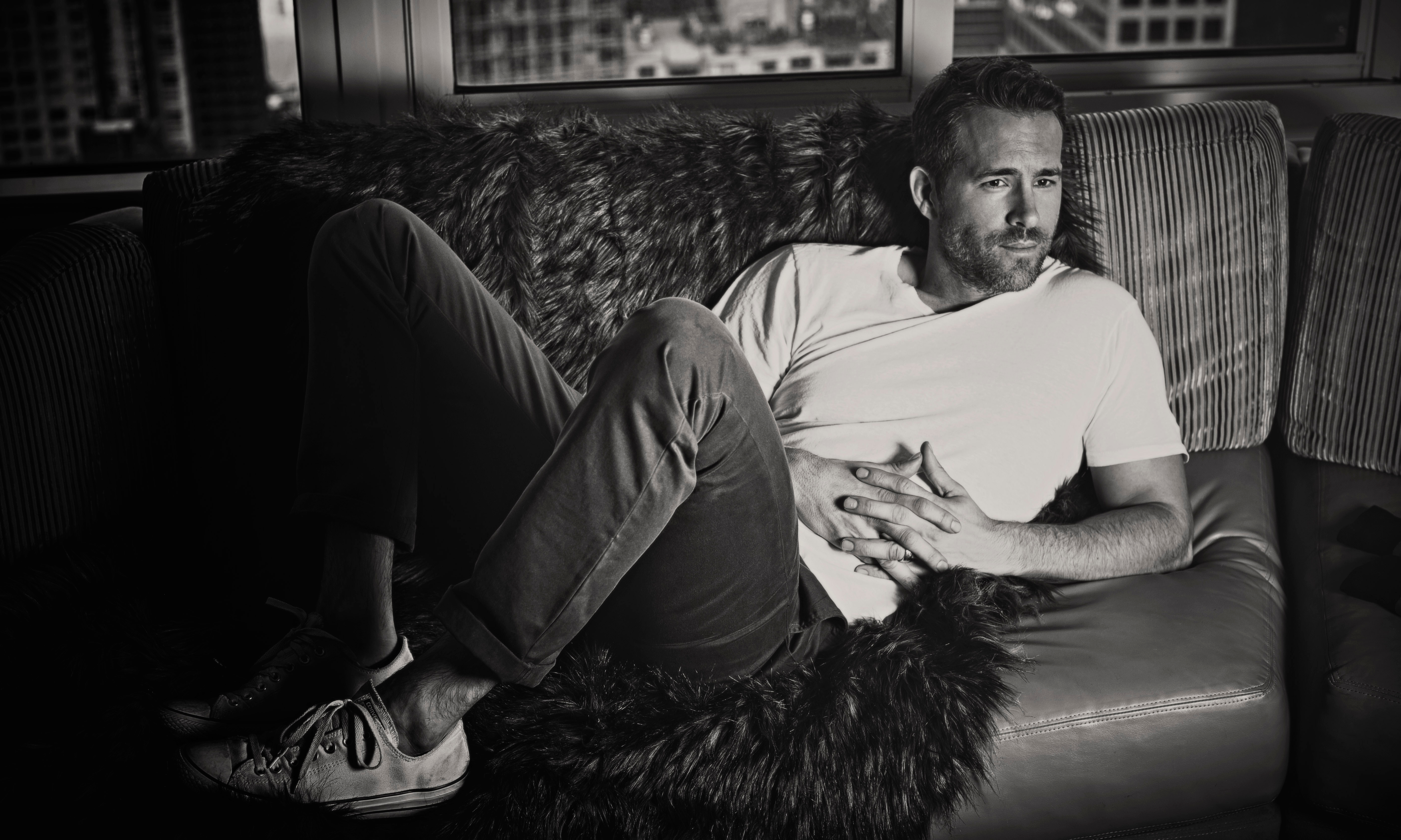 Ryan Reynolds Canadian Actor Man Black Amp White Lying Down Boy 5616x3368