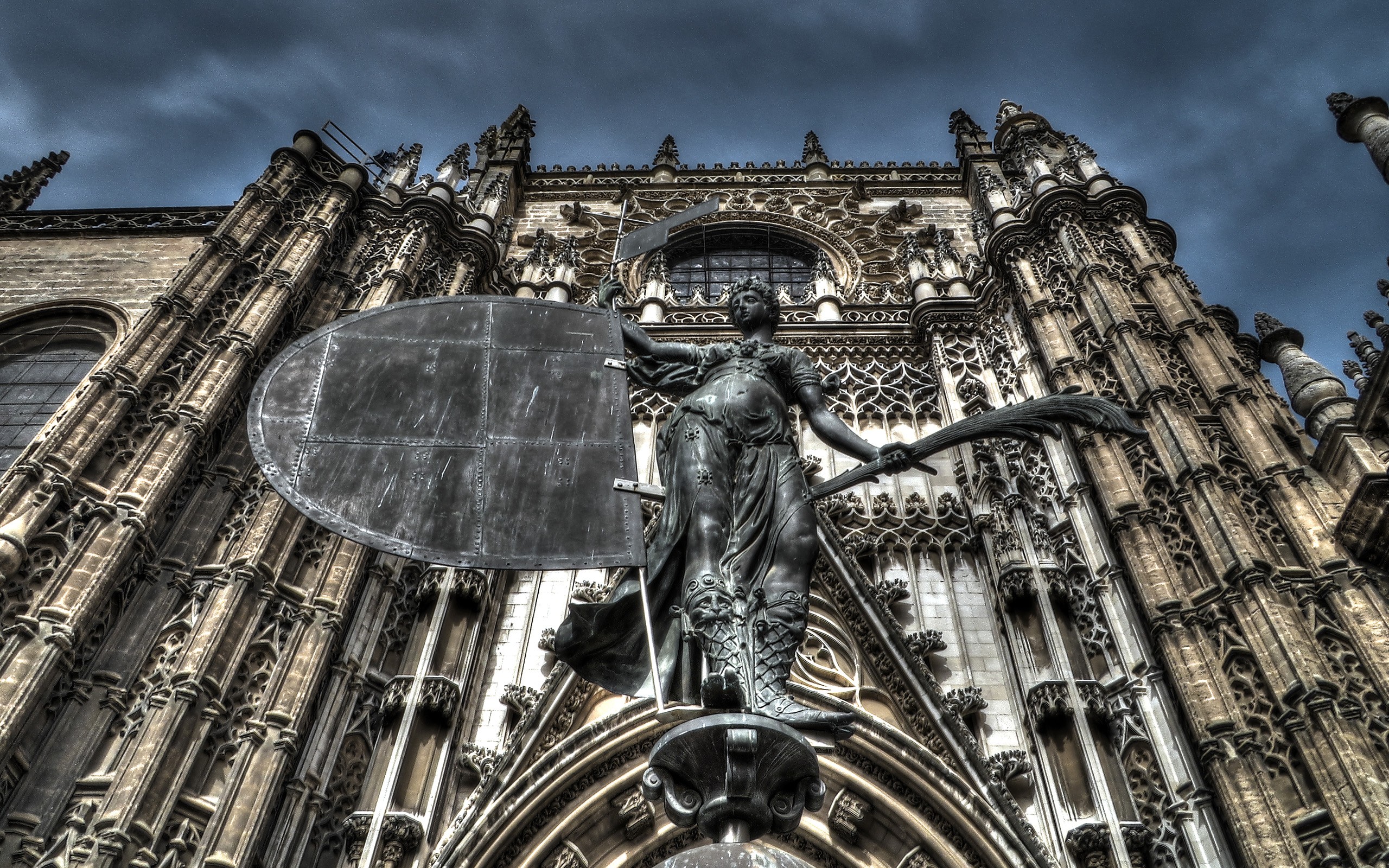 Sevilla Sculpture Cathedral Architecture 2560x1600