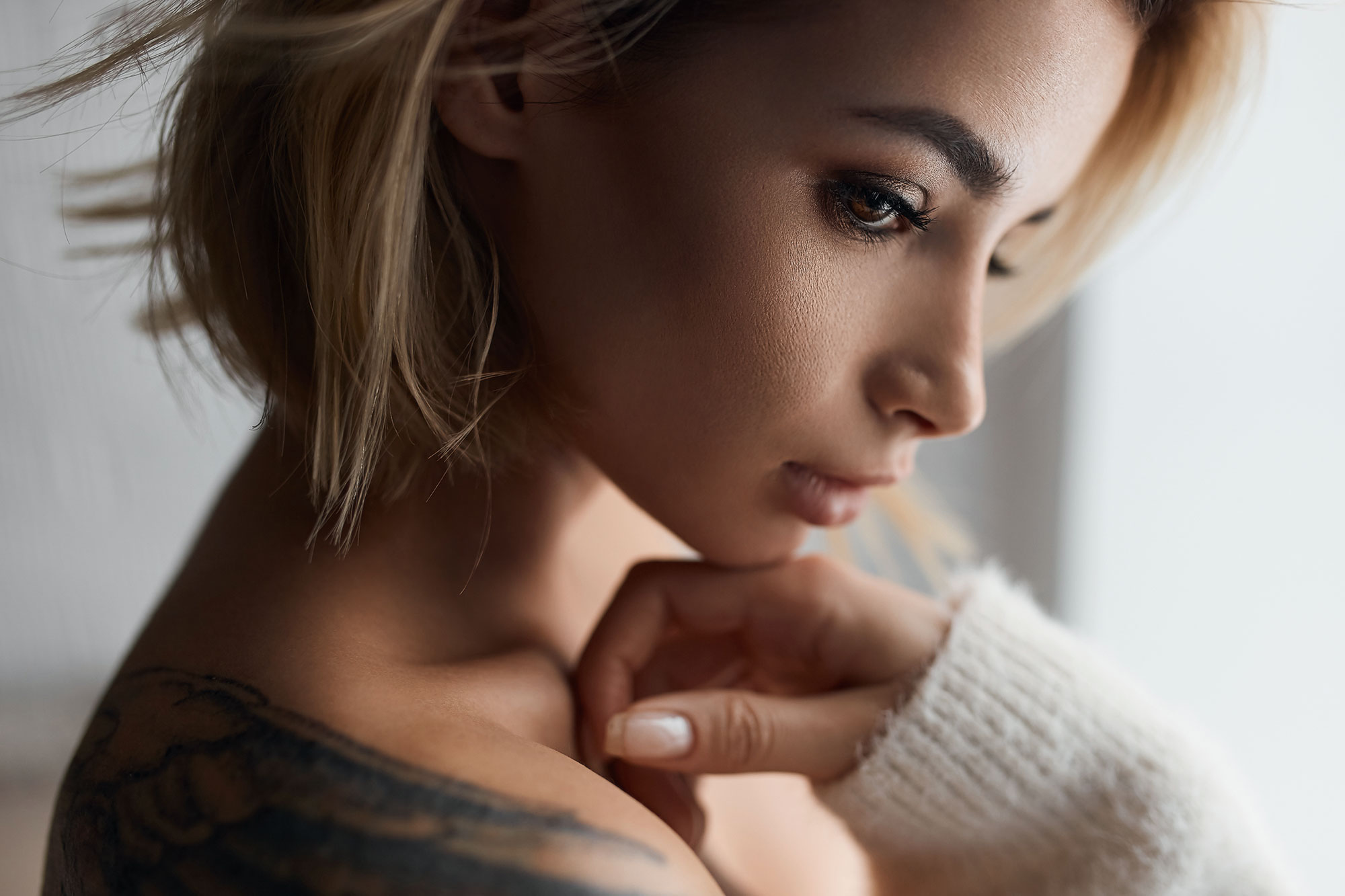 Alexander Skripnikov Women Blonde Short Hair Makeup Brown Eyes Eyeliner Eyeshadow Depth Of Field Swe 2000x1333