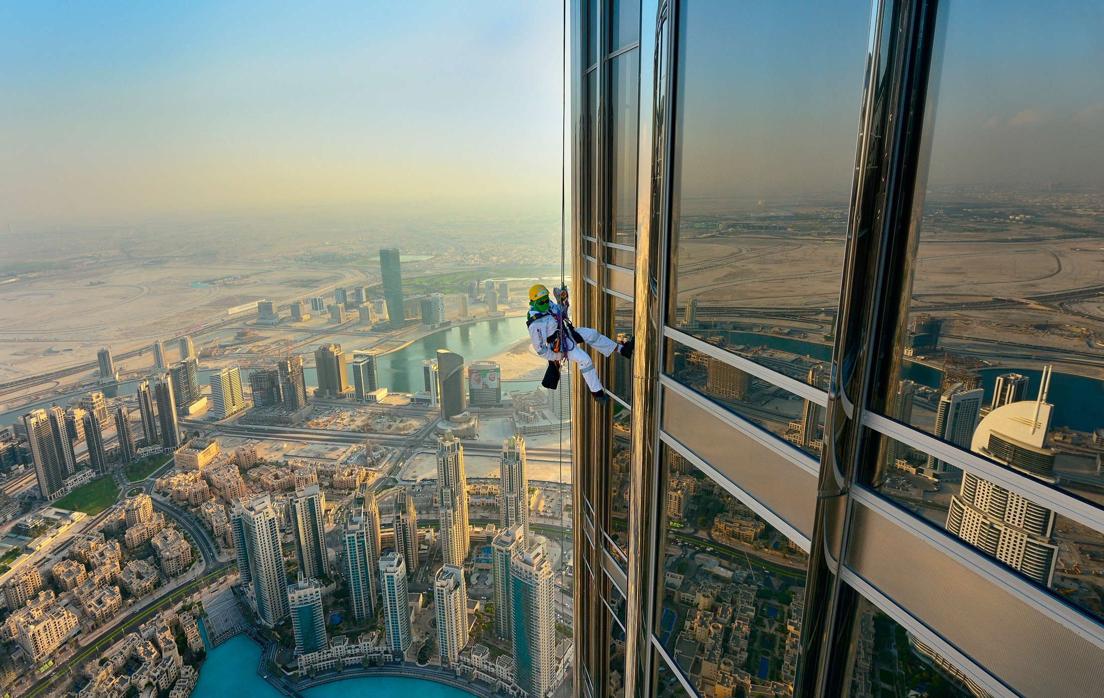 City Work Men Skyscraper Dubai 2215x1400